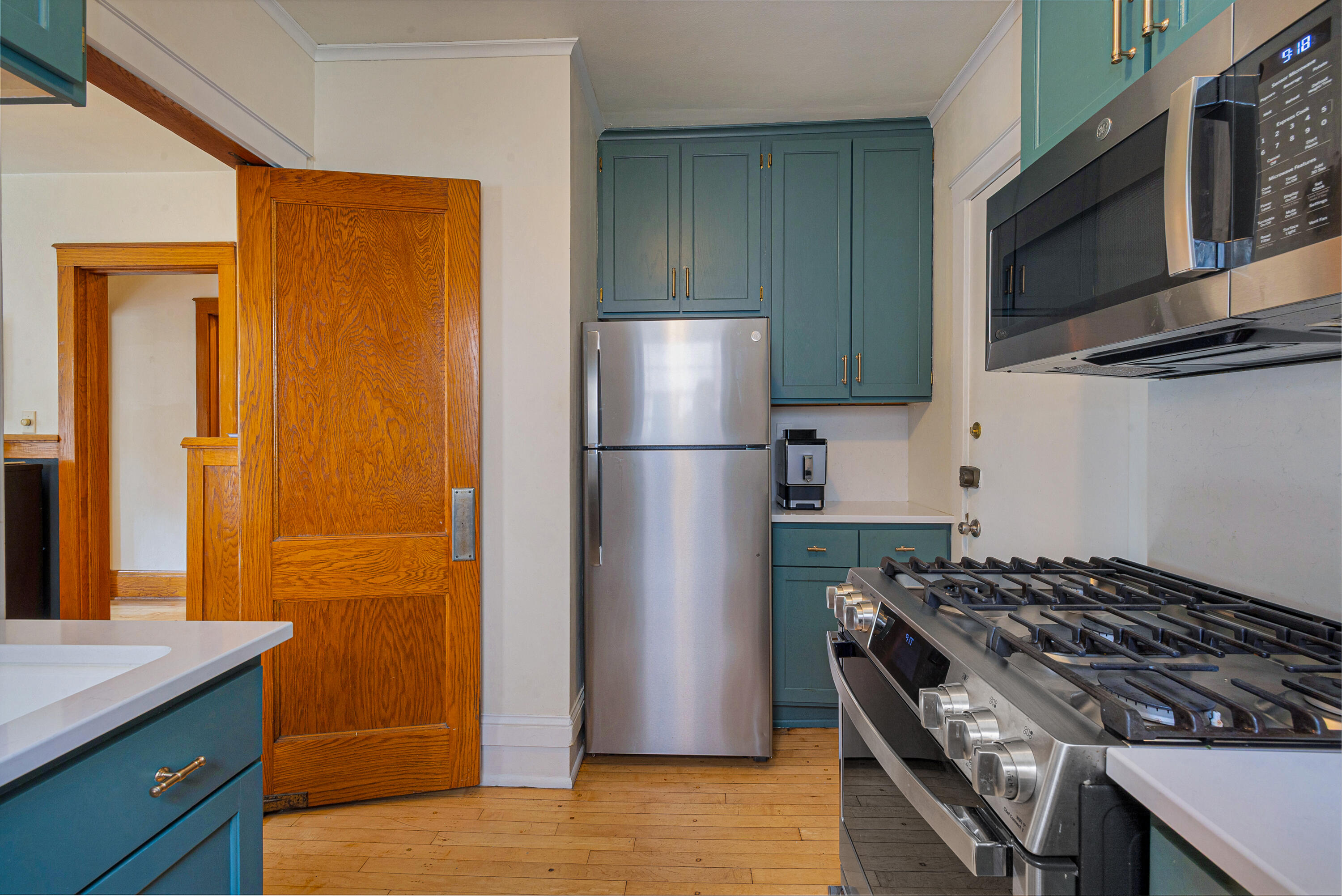 2537 N Downer Ave Unit: 15