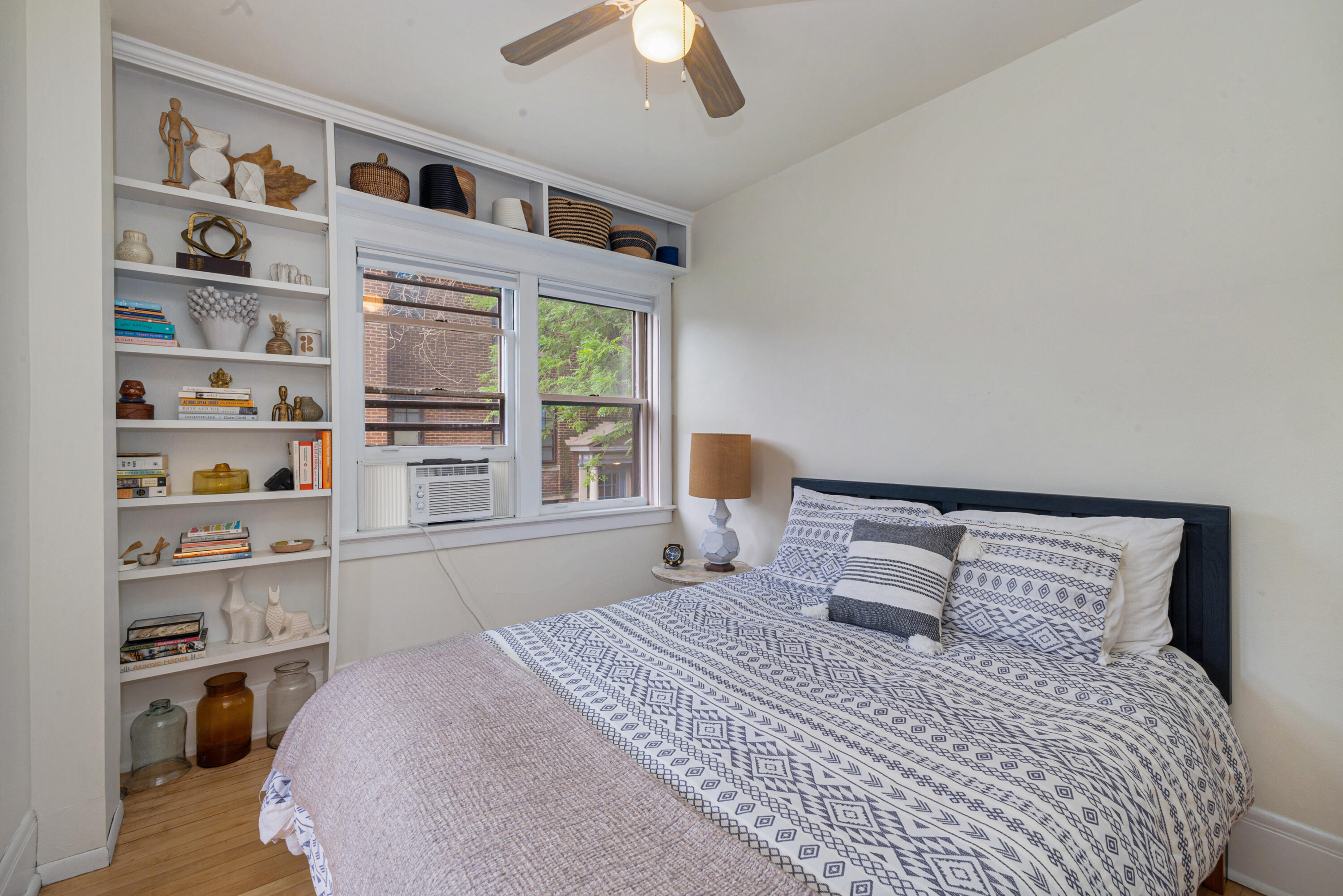 2537 N Downer Ave Unit: 15