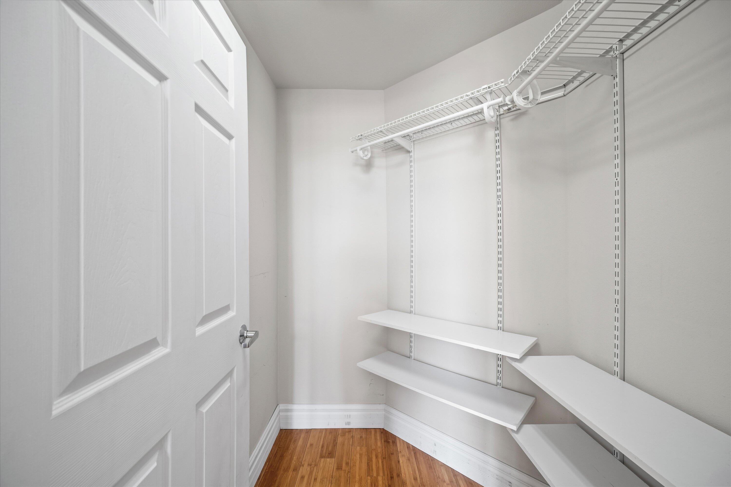 2121 S Kinnickinnic Ave Unit: 120