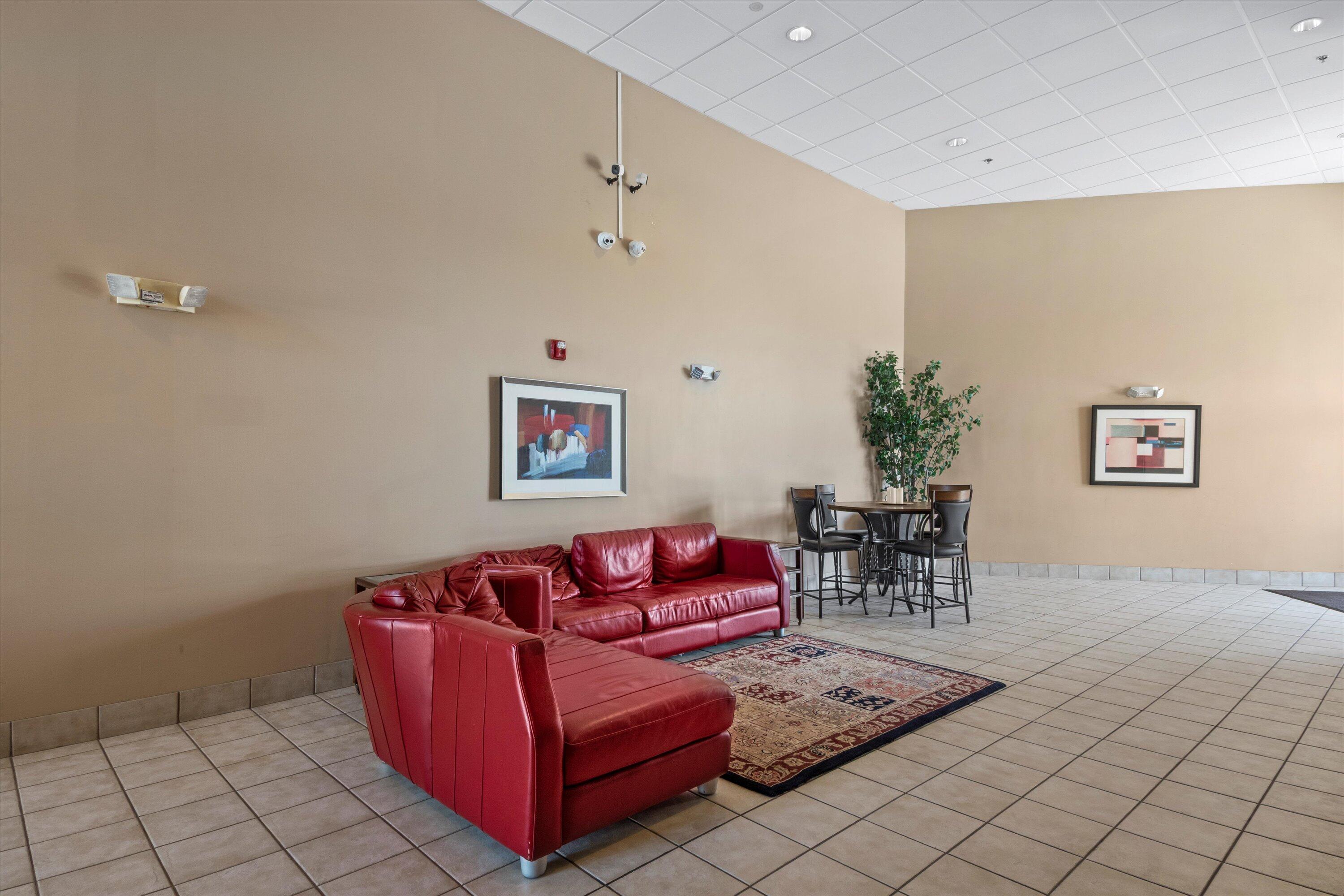 2121 S Kinnickinnic Ave Unit: 120