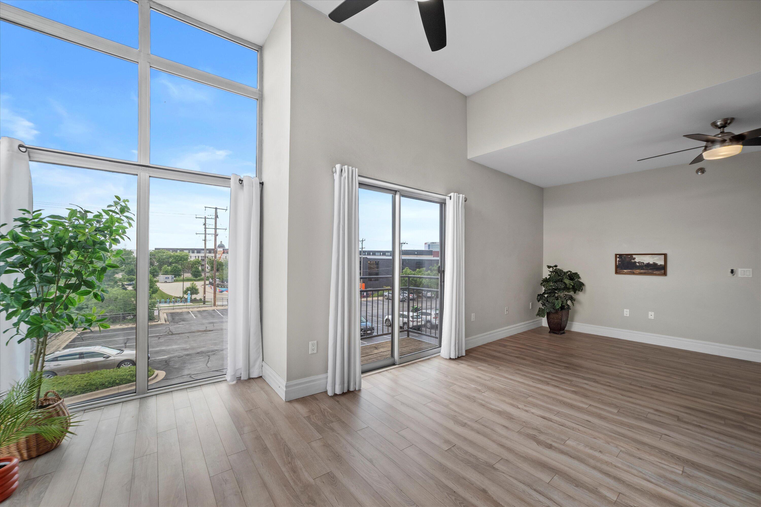 2121 S Kinnickinnic Ave Unit: 120
