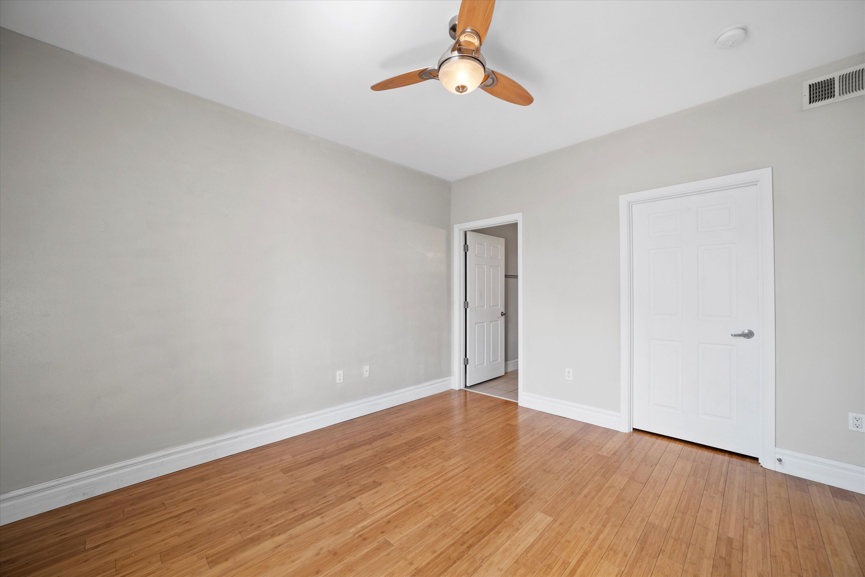 2121 S Kinnickinnic Ave Unit: 120
