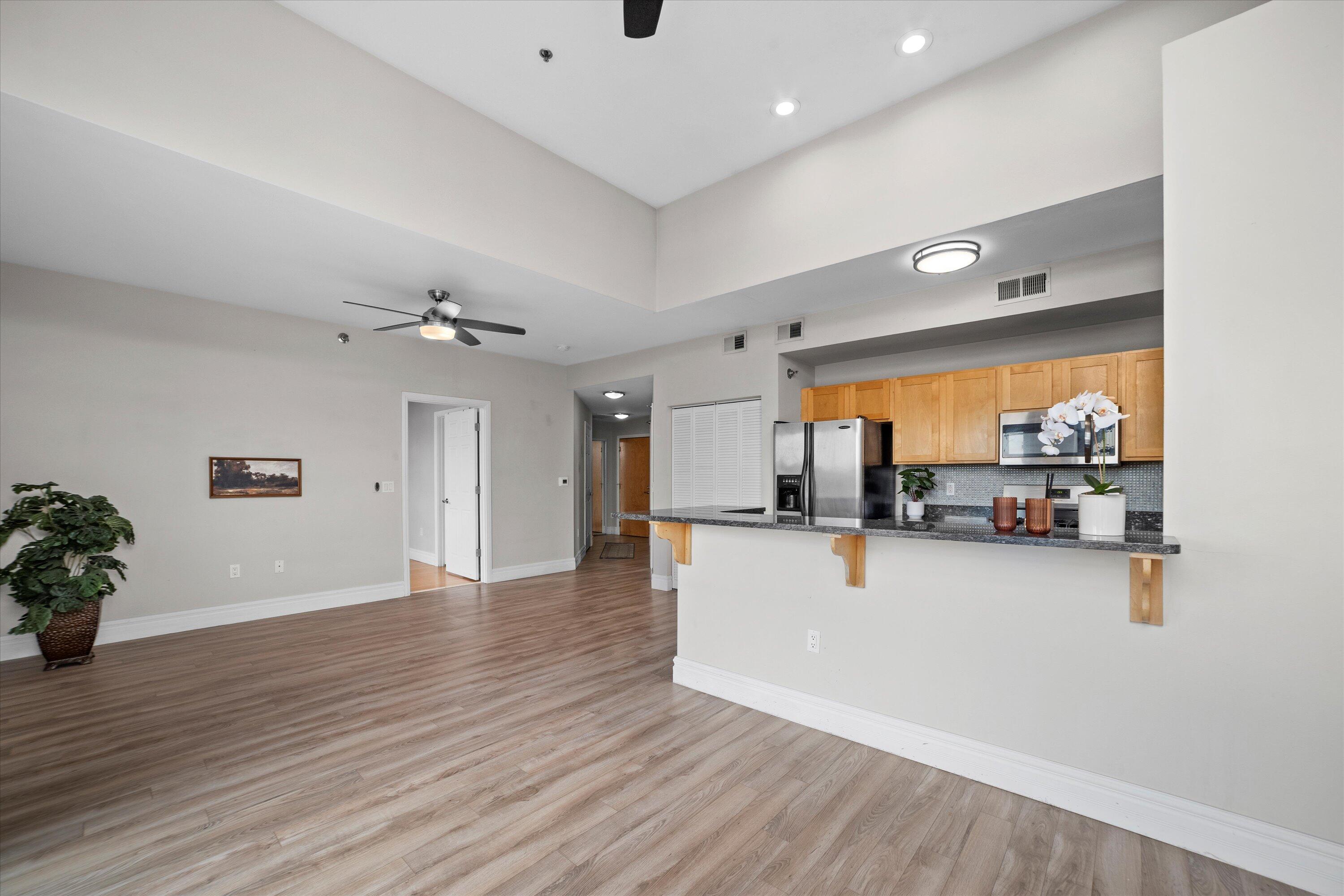2121 S Kinnickinnic Ave Unit: 120