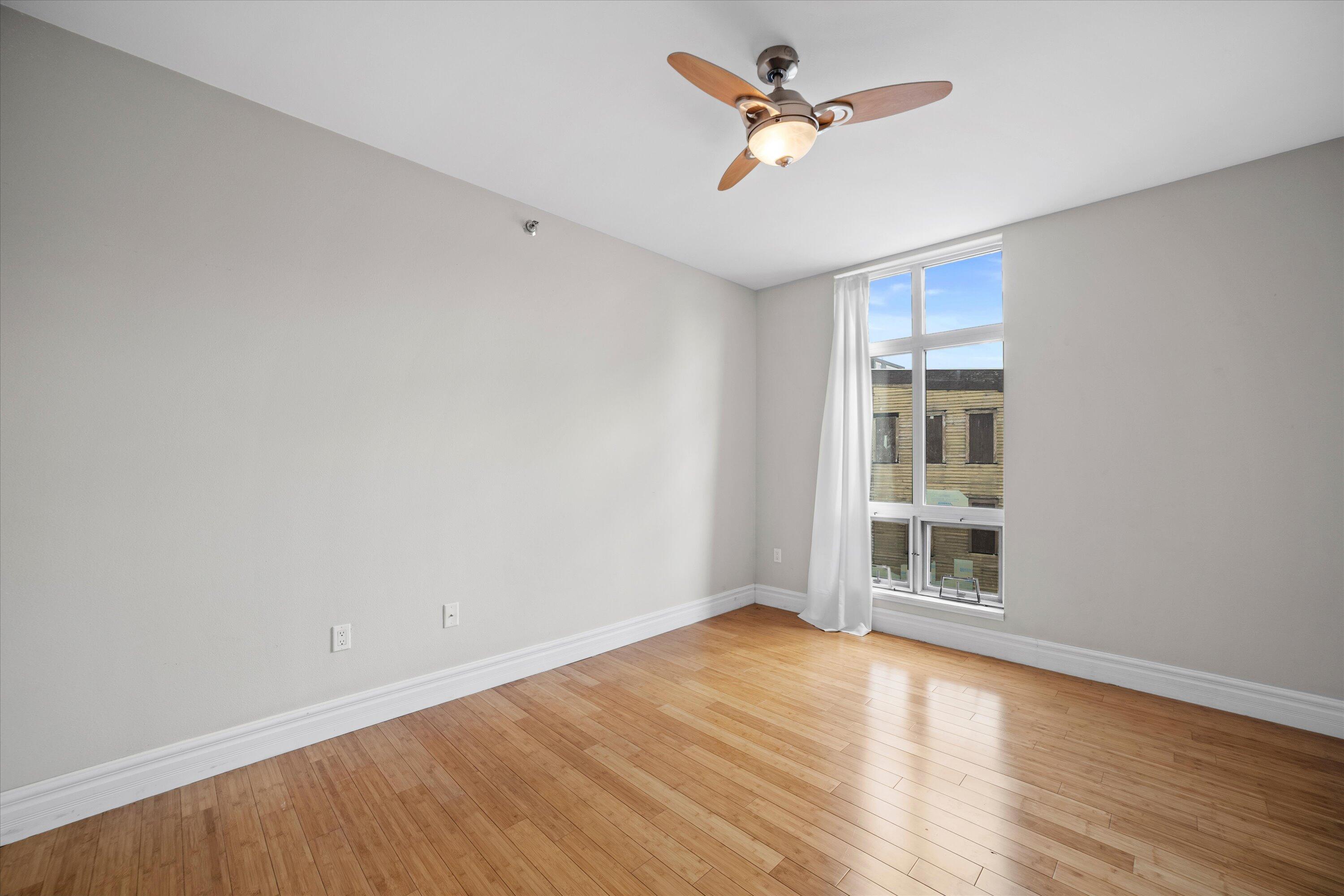 2121 S Kinnickinnic Ave Unit: 120