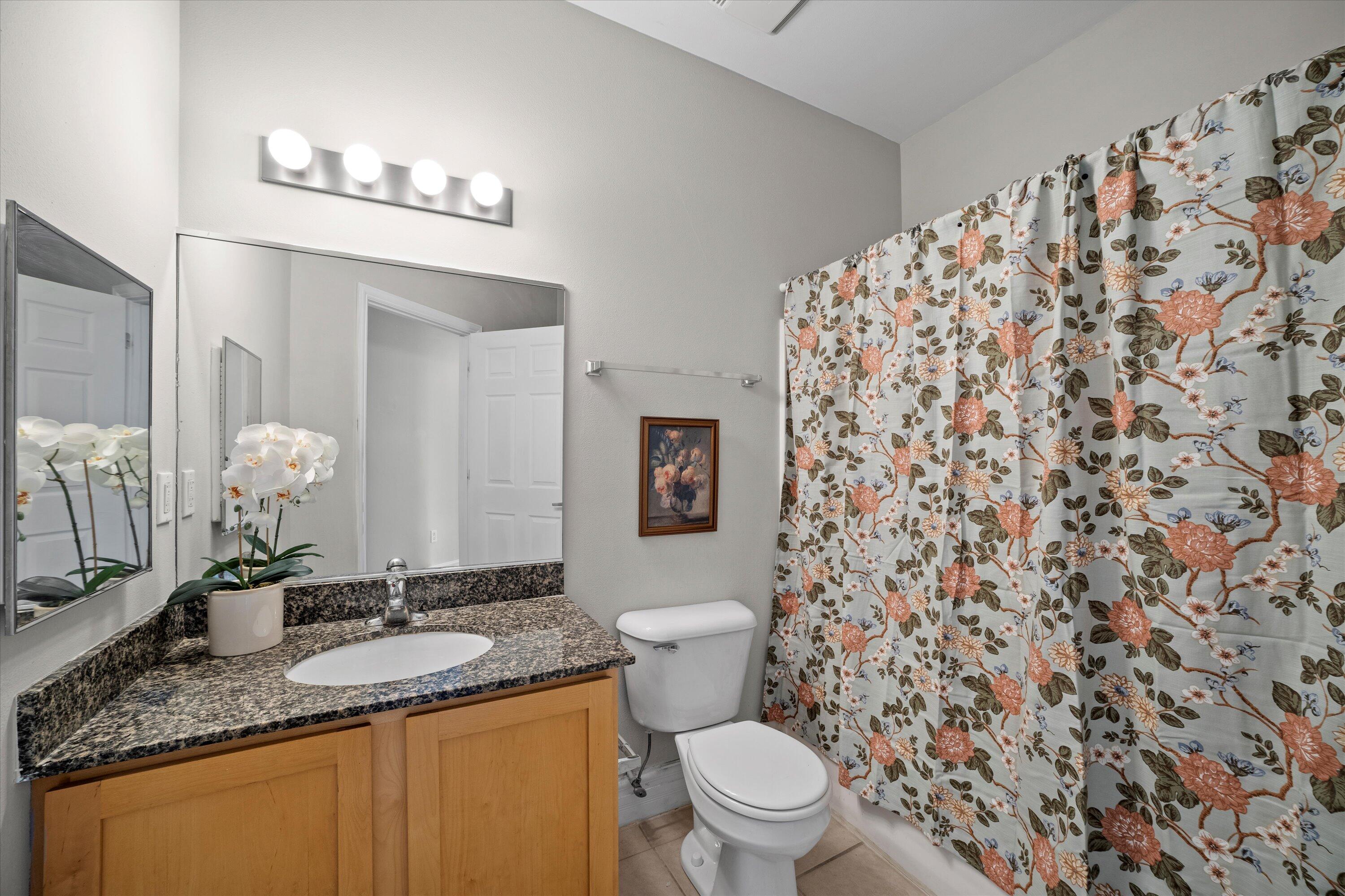 2121 S Kinnickinnic Ave Unit: 120