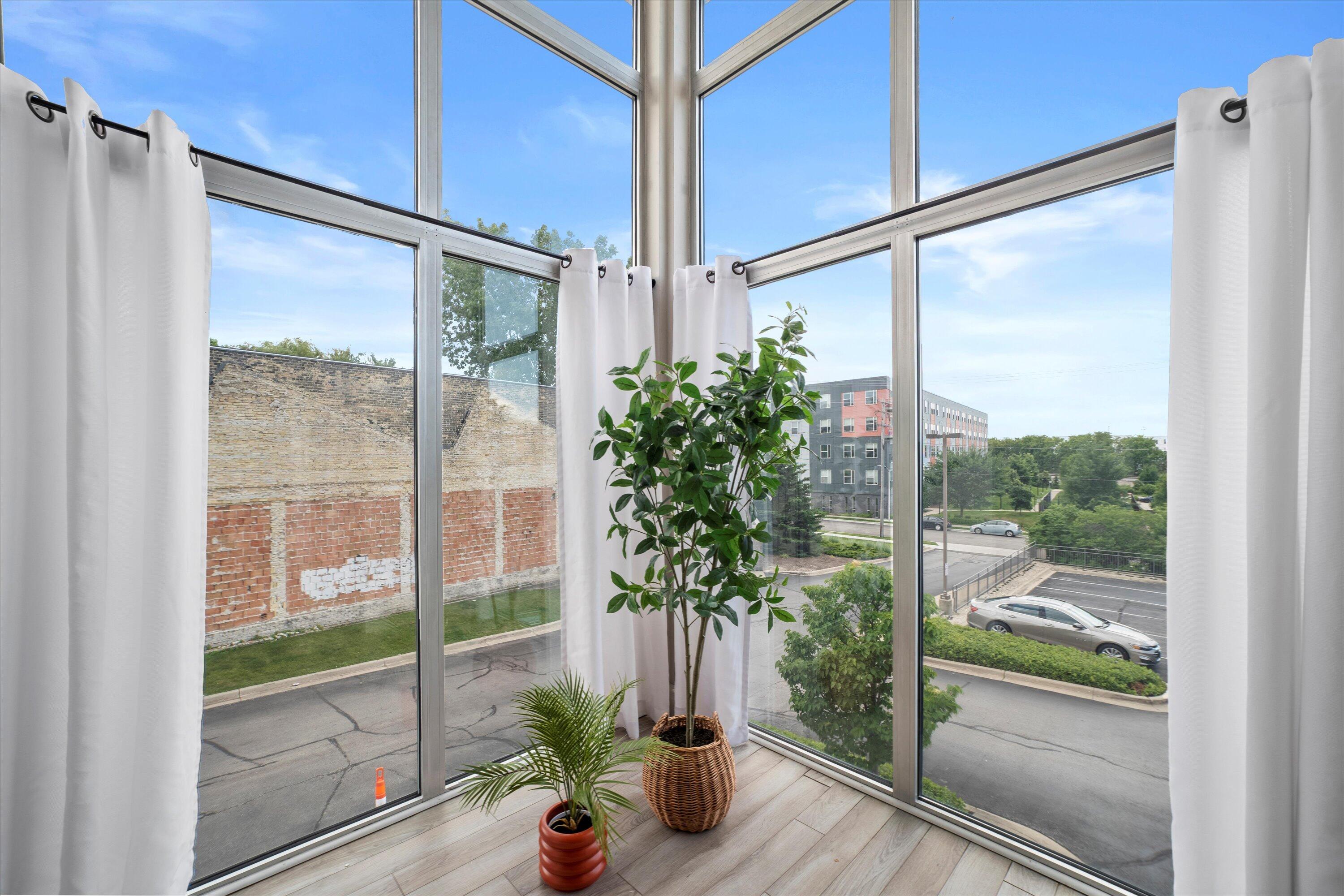 2121 S Kinnickinnic Ave Unit: 120