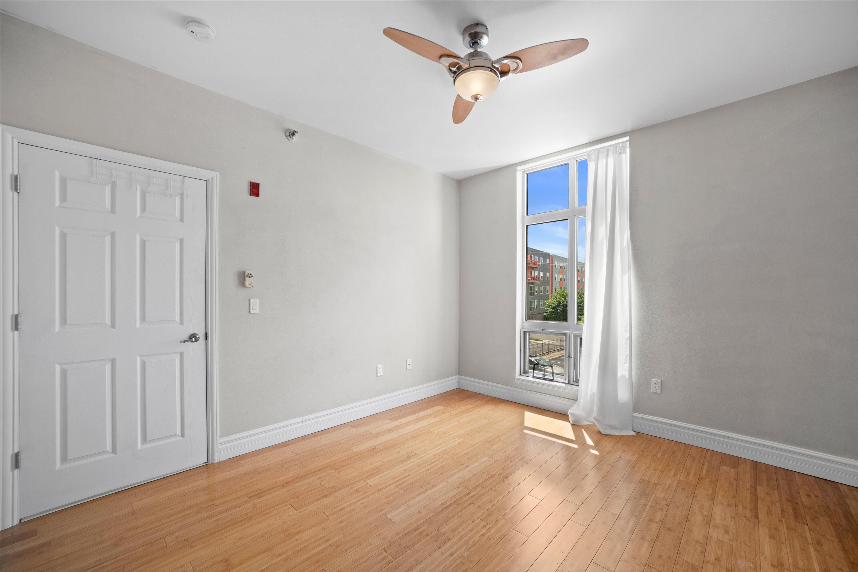 2121 S Kinnickinnic Ave Unit: 120