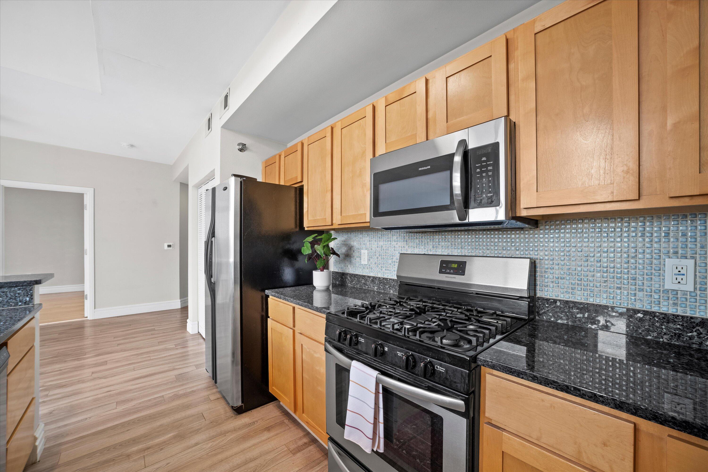 2121 S Kinnickinnic Ave Unit: 120