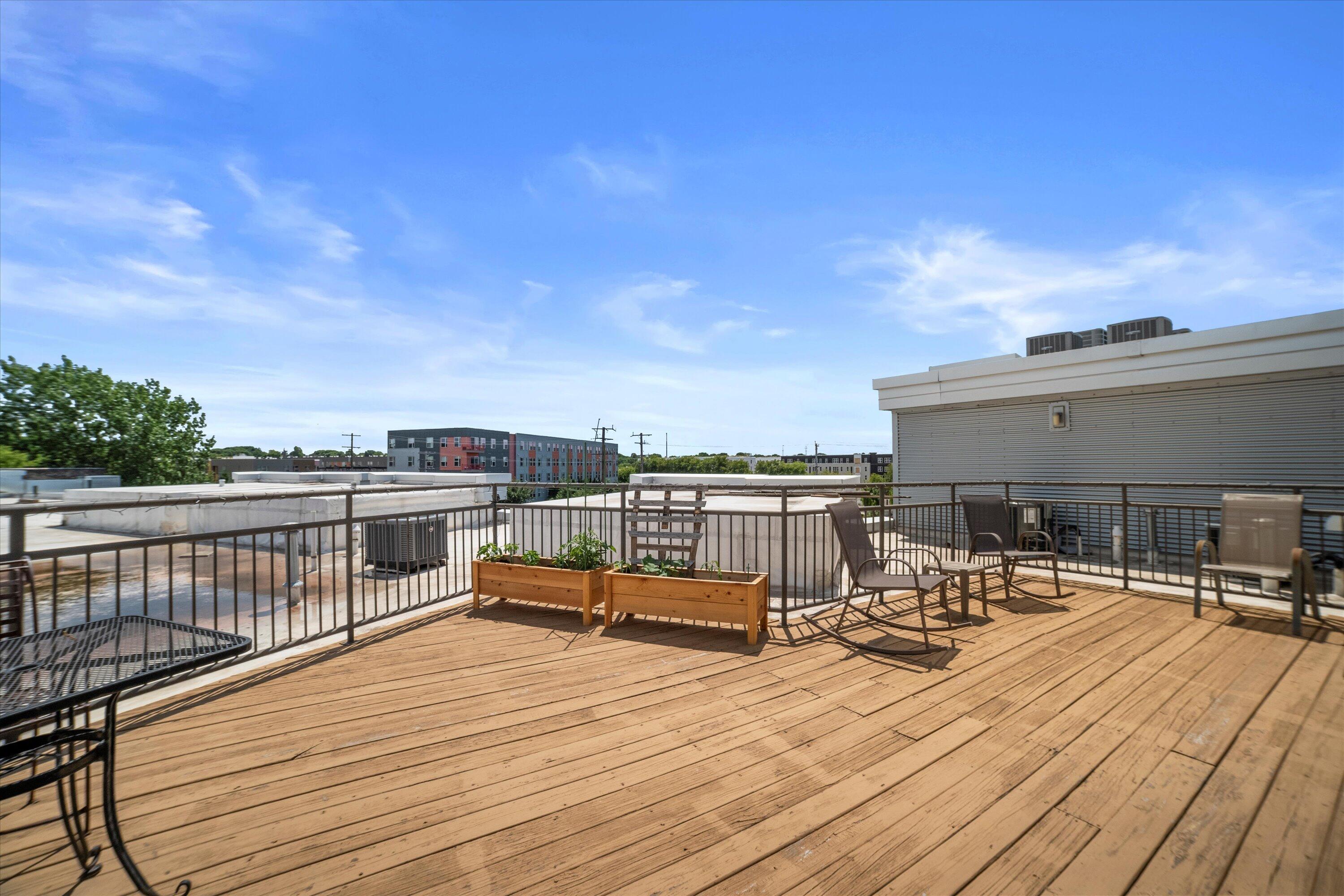 2121 S Kinnickinnic Ave Unit: 120