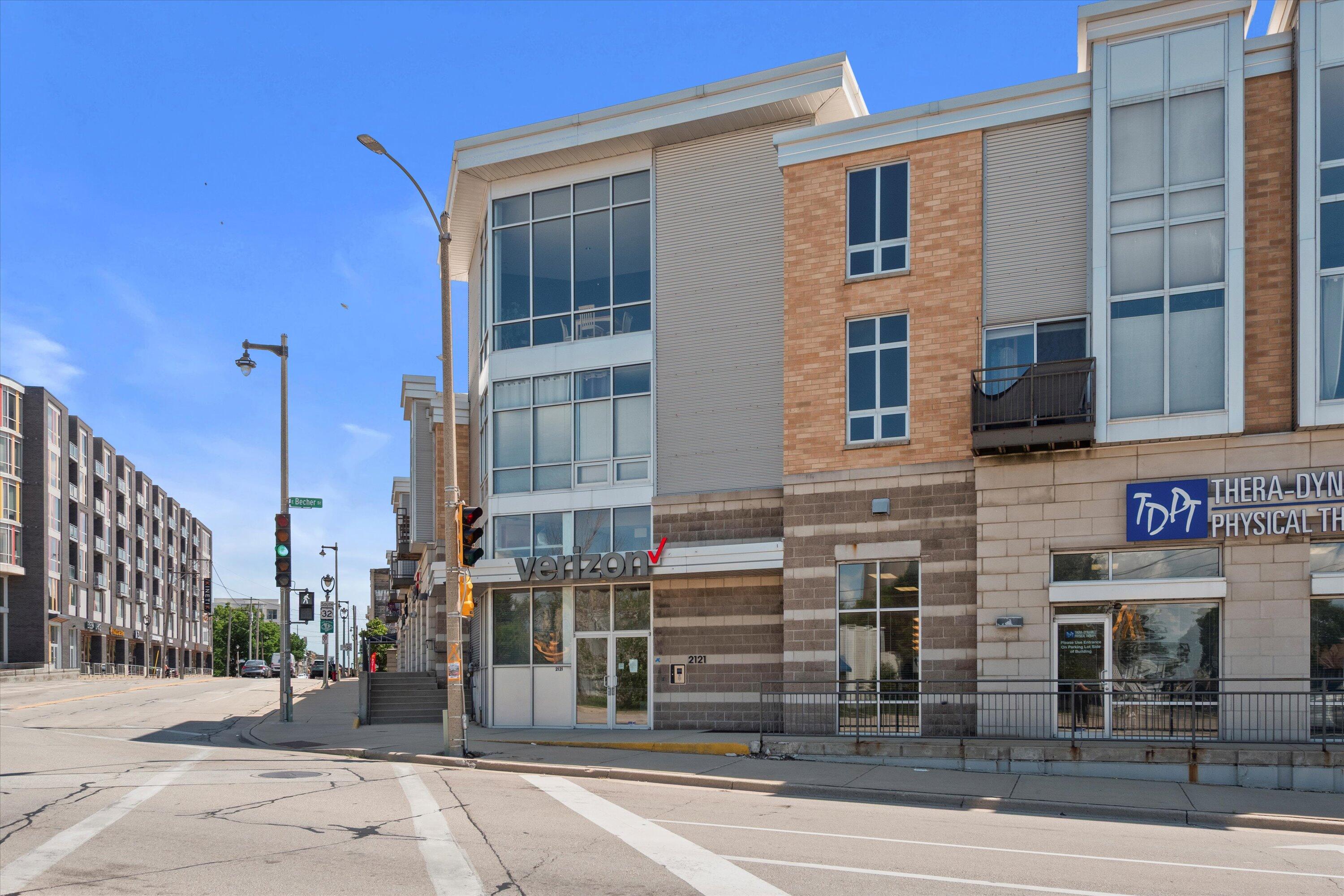 2121 S Kinnickinnic Ave Unit: 120