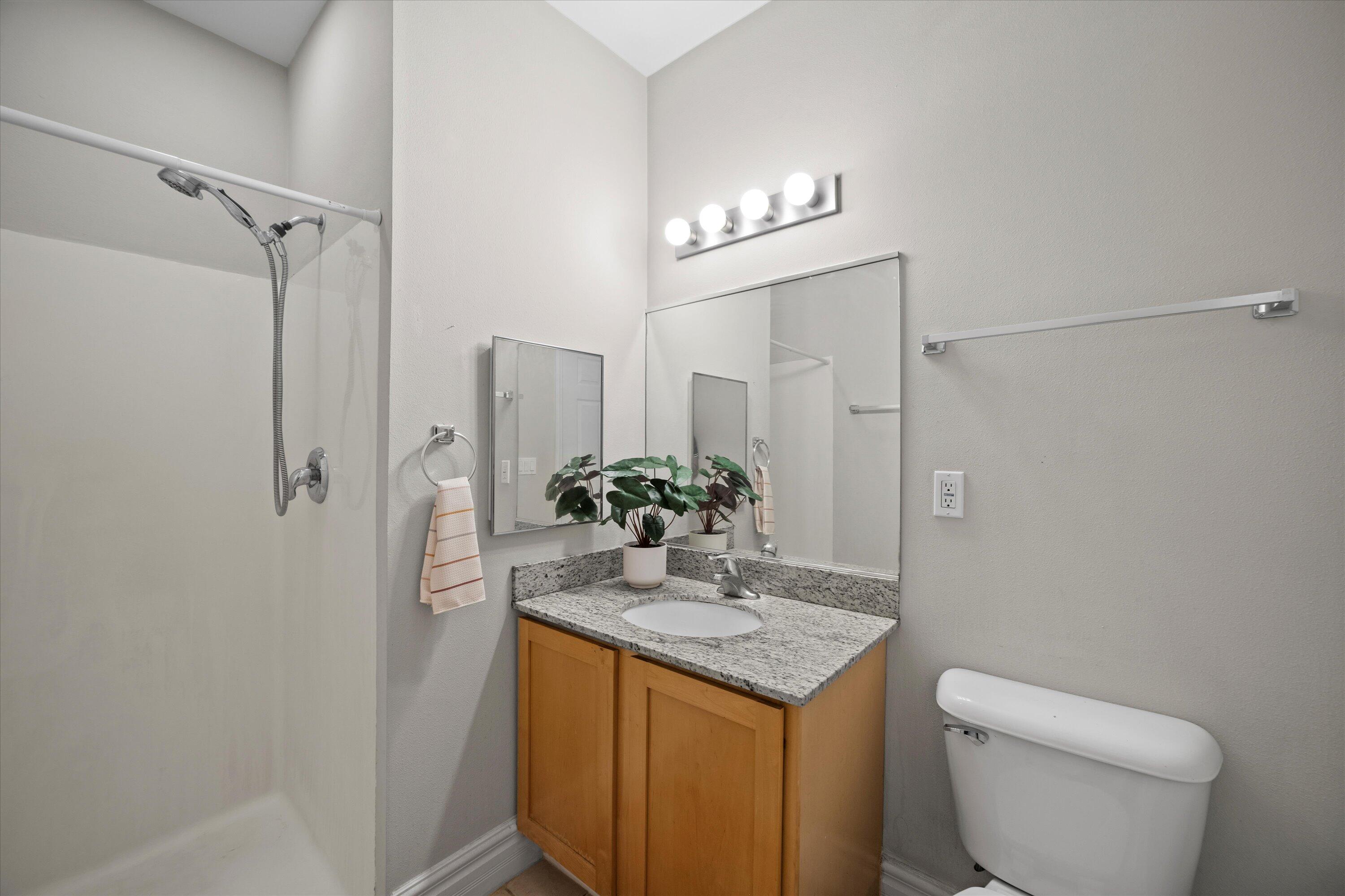 2121 S Kinnickinnic Ave Unit: 120