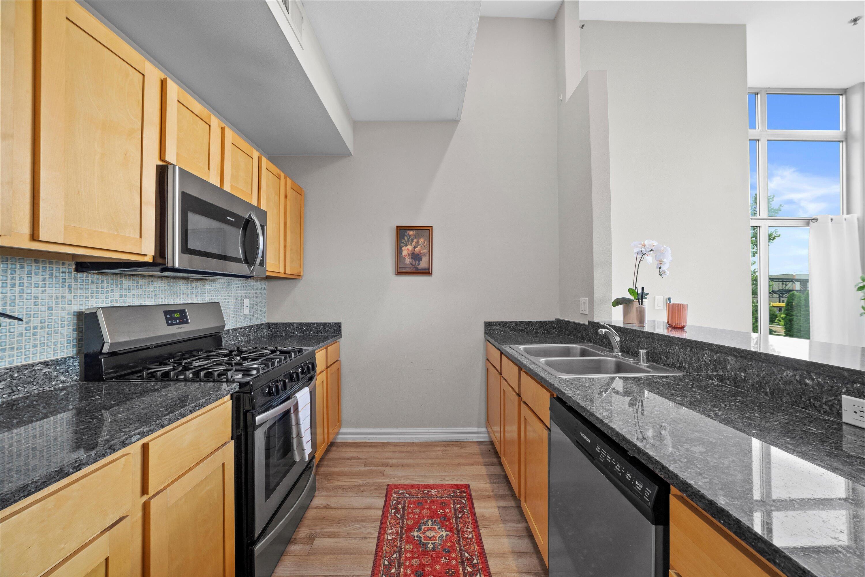 2121 S Kinnickinnic Ave Unit: 120