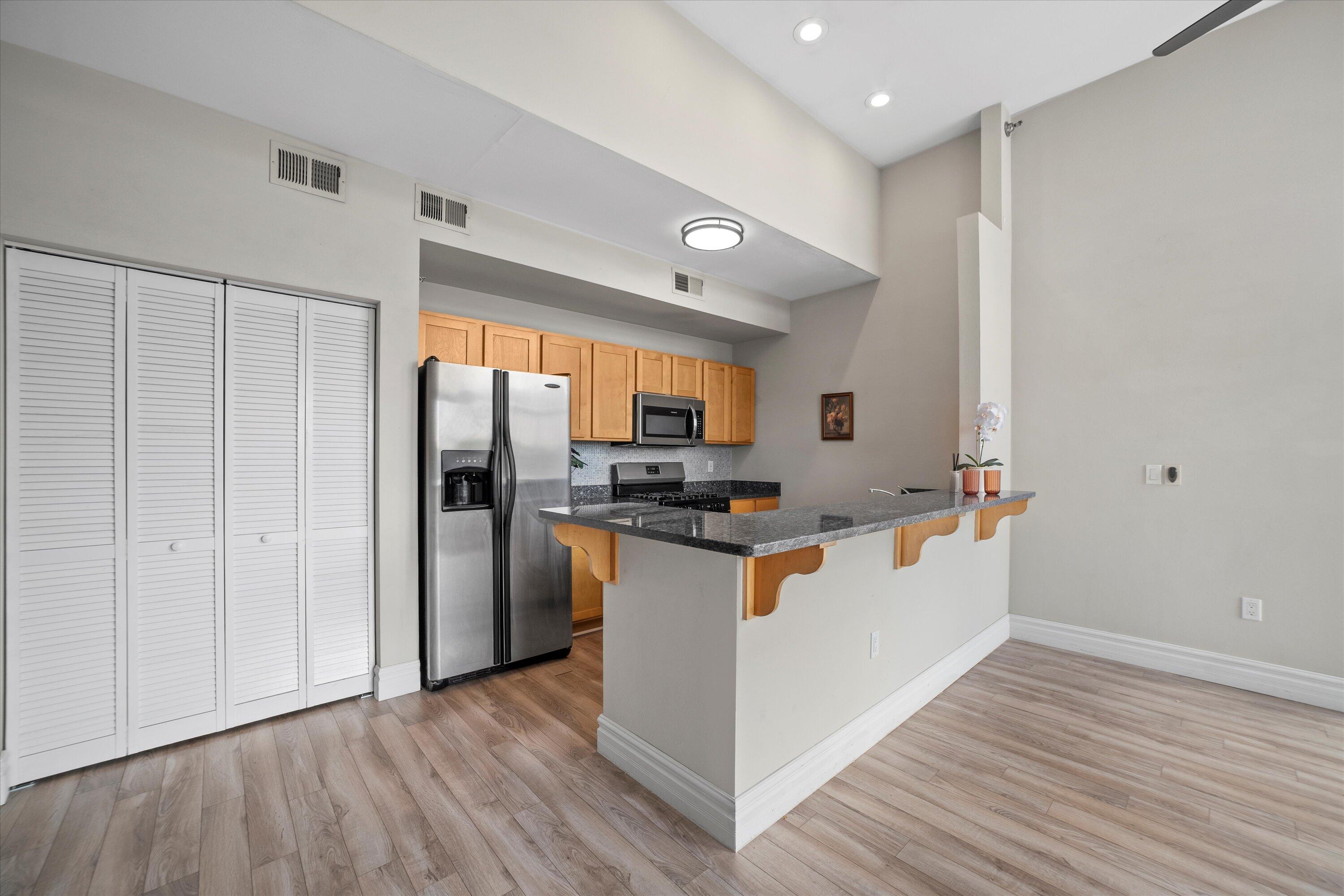 2121 S Kinnickinnic Ave Unit: 120