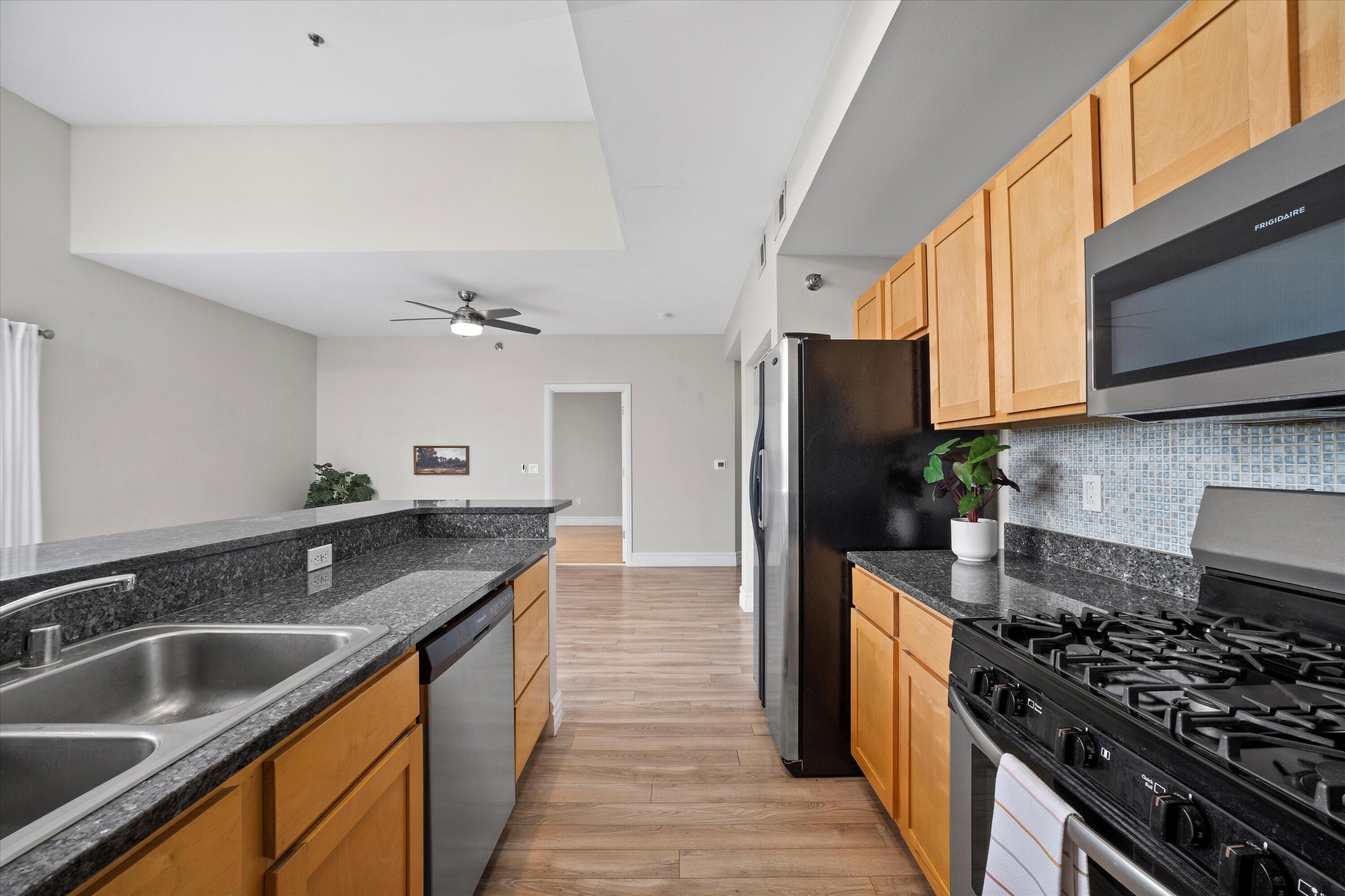 2121 S Kinnickinnic Ave Unit: 120