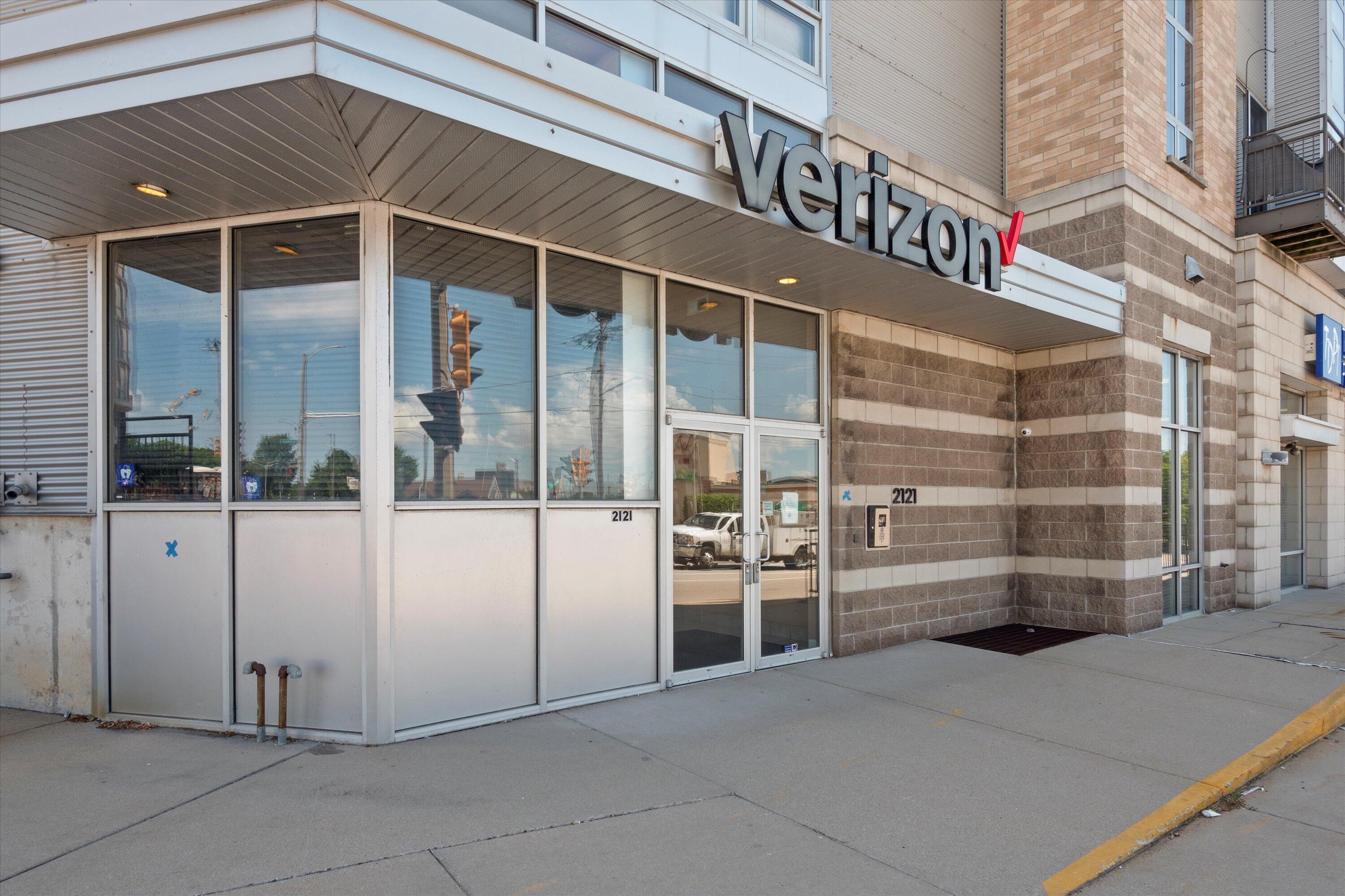 2121 S Kinnickinnic Ave Unit: 120