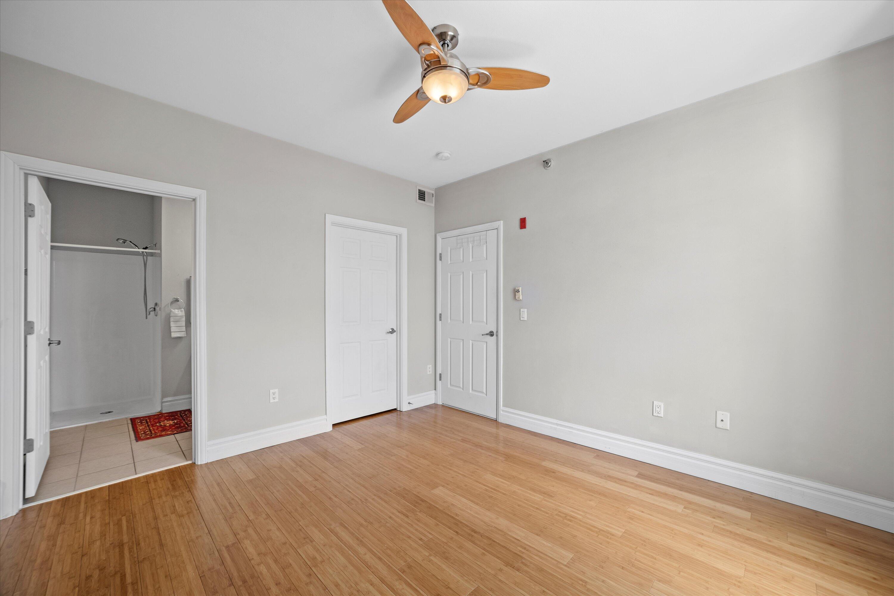 2121 S Kinnickinnic Ave Unit: 120