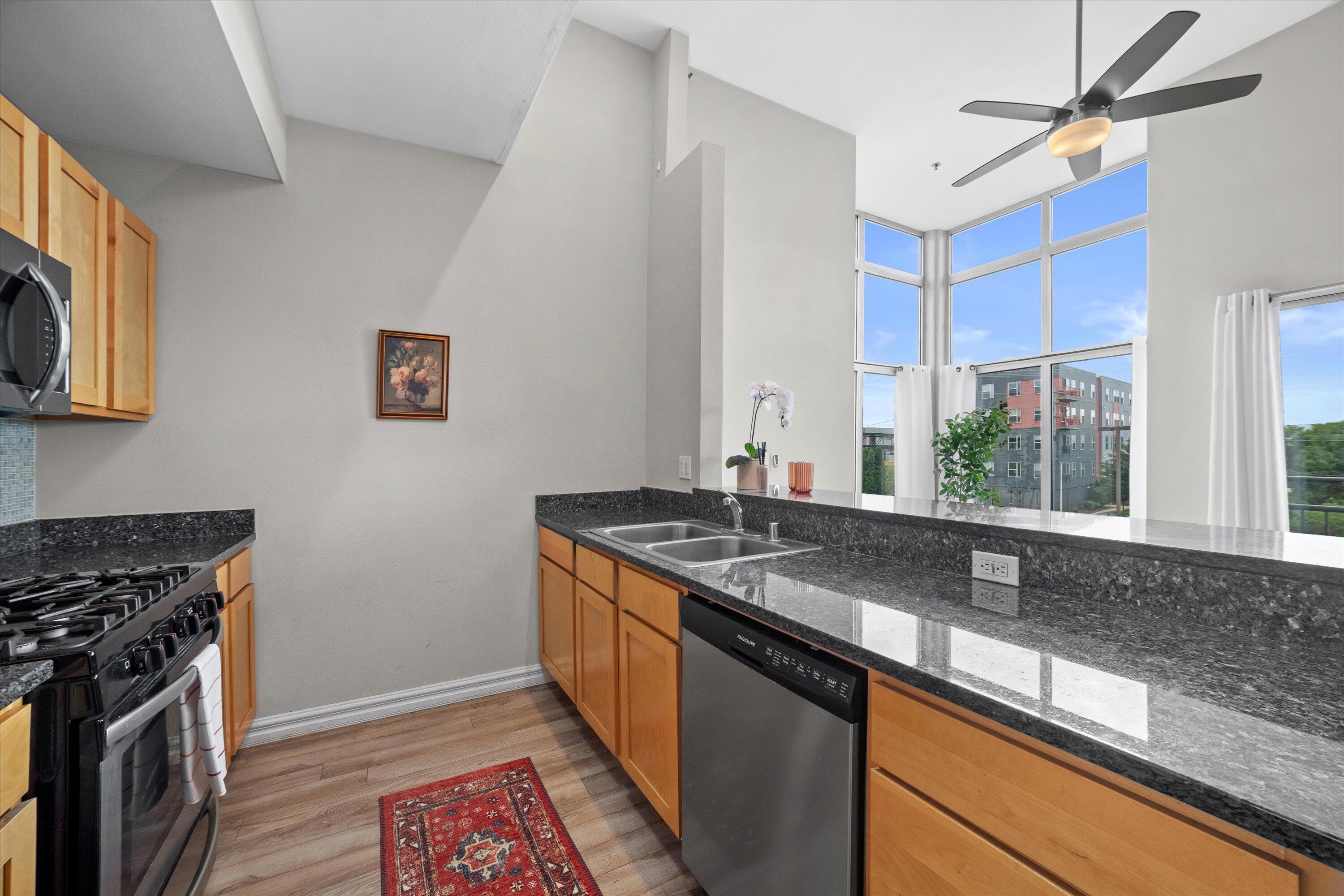 2121 S Kinnickinnic Ave Unit: 120