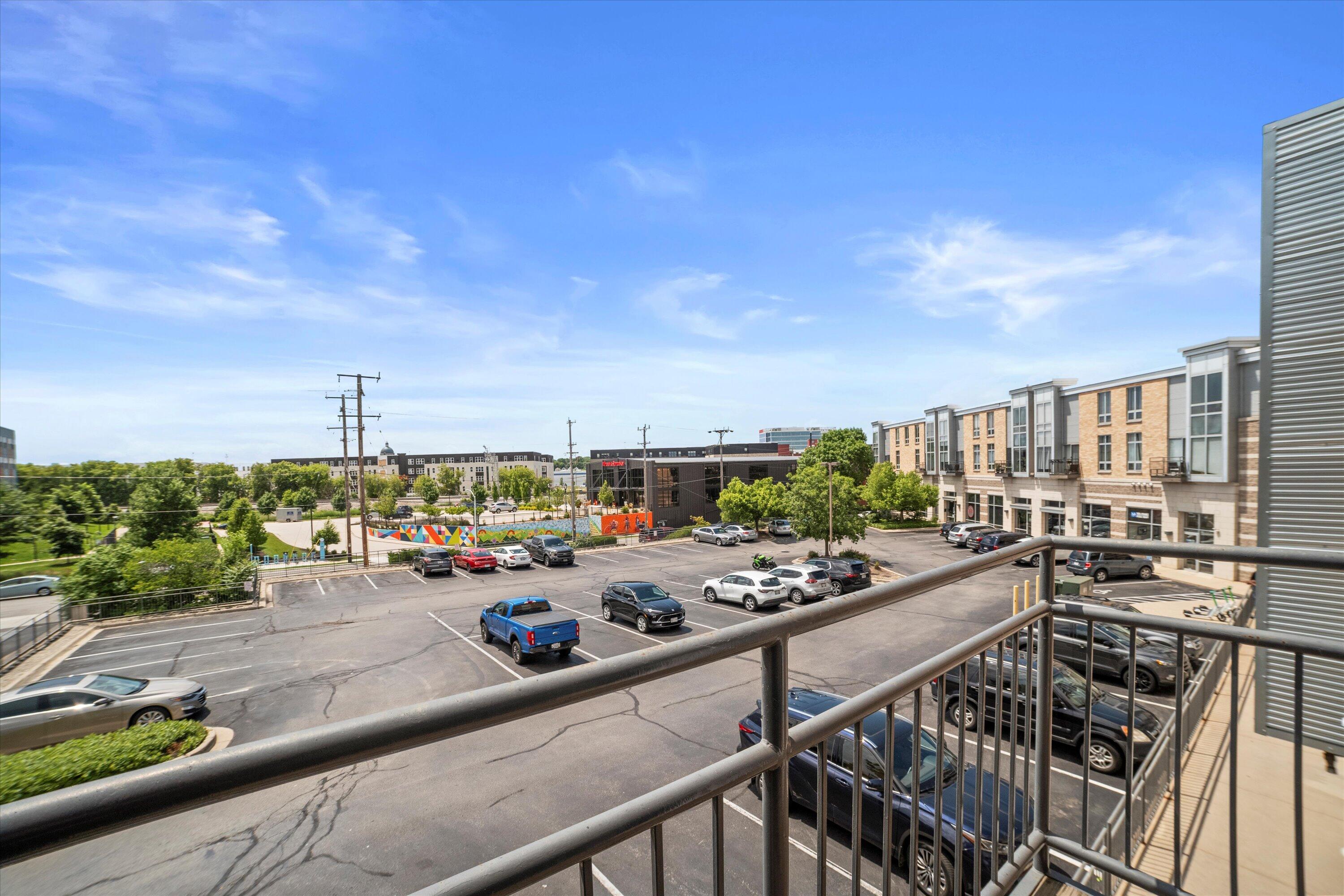 2121 S Kinnickinnic Ave Unit: 120