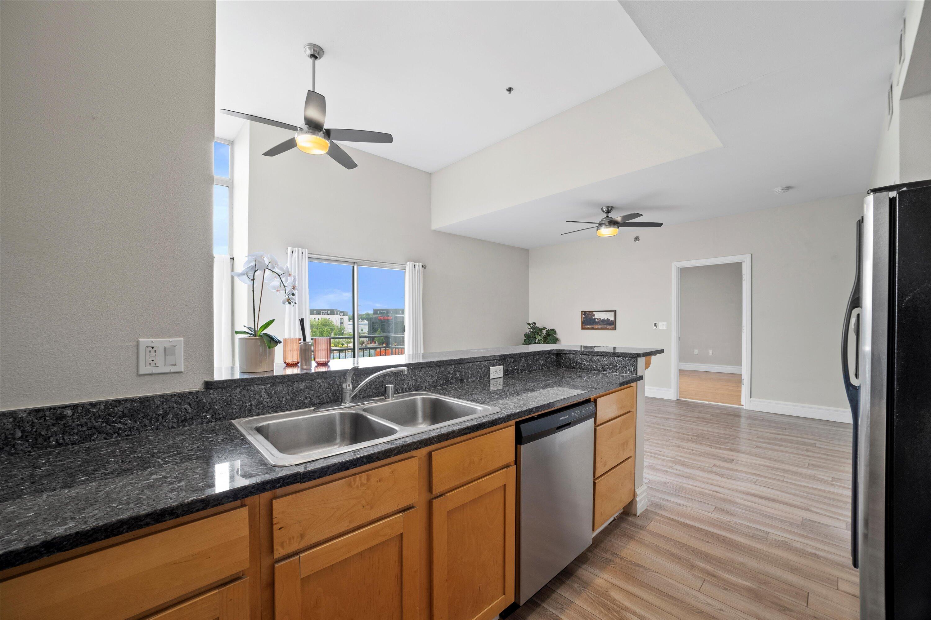 2121 S Kinnickinnic Ave Unit: 120