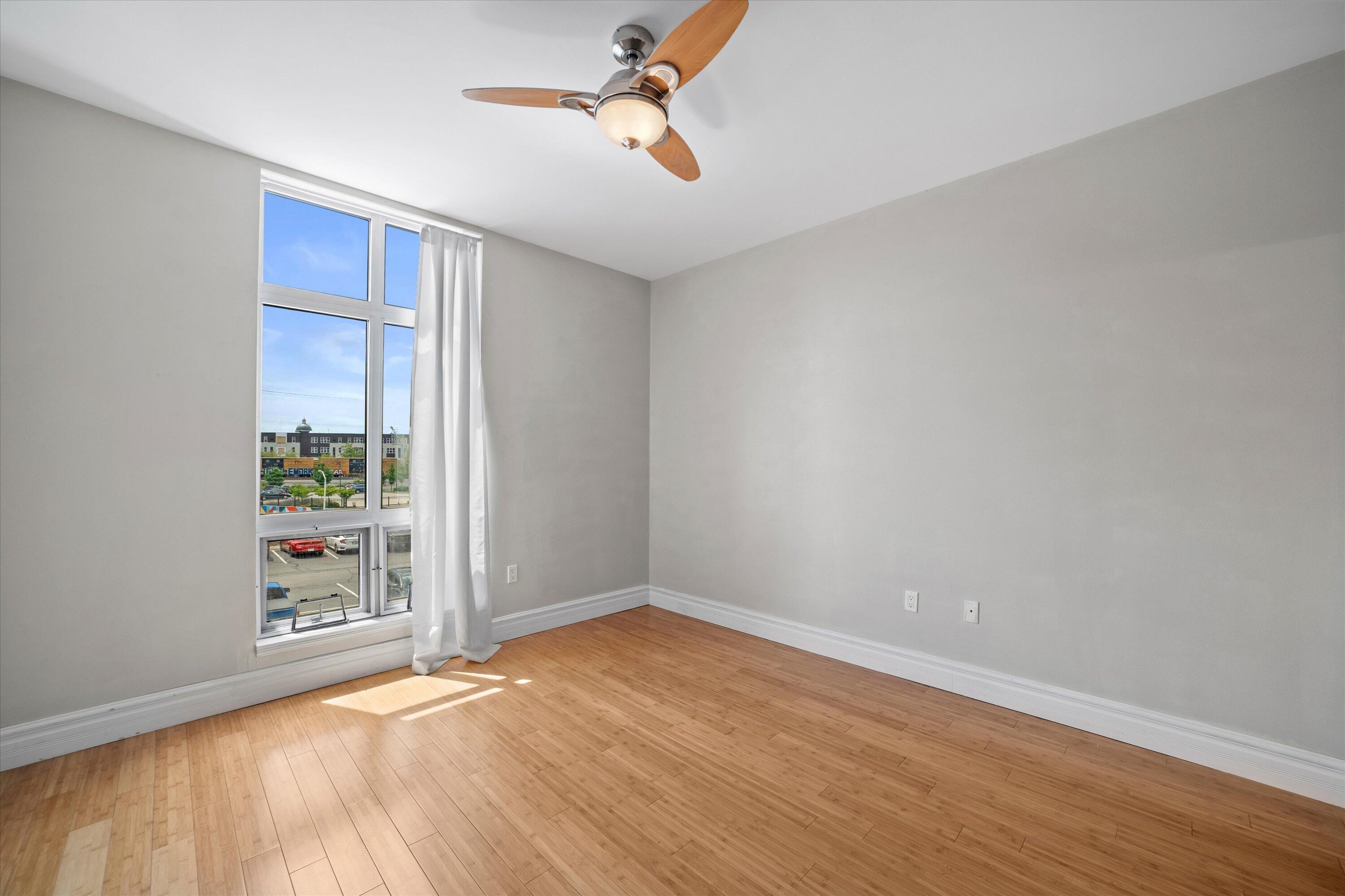 2121 S Kinnickinnic Ave Unit: 120