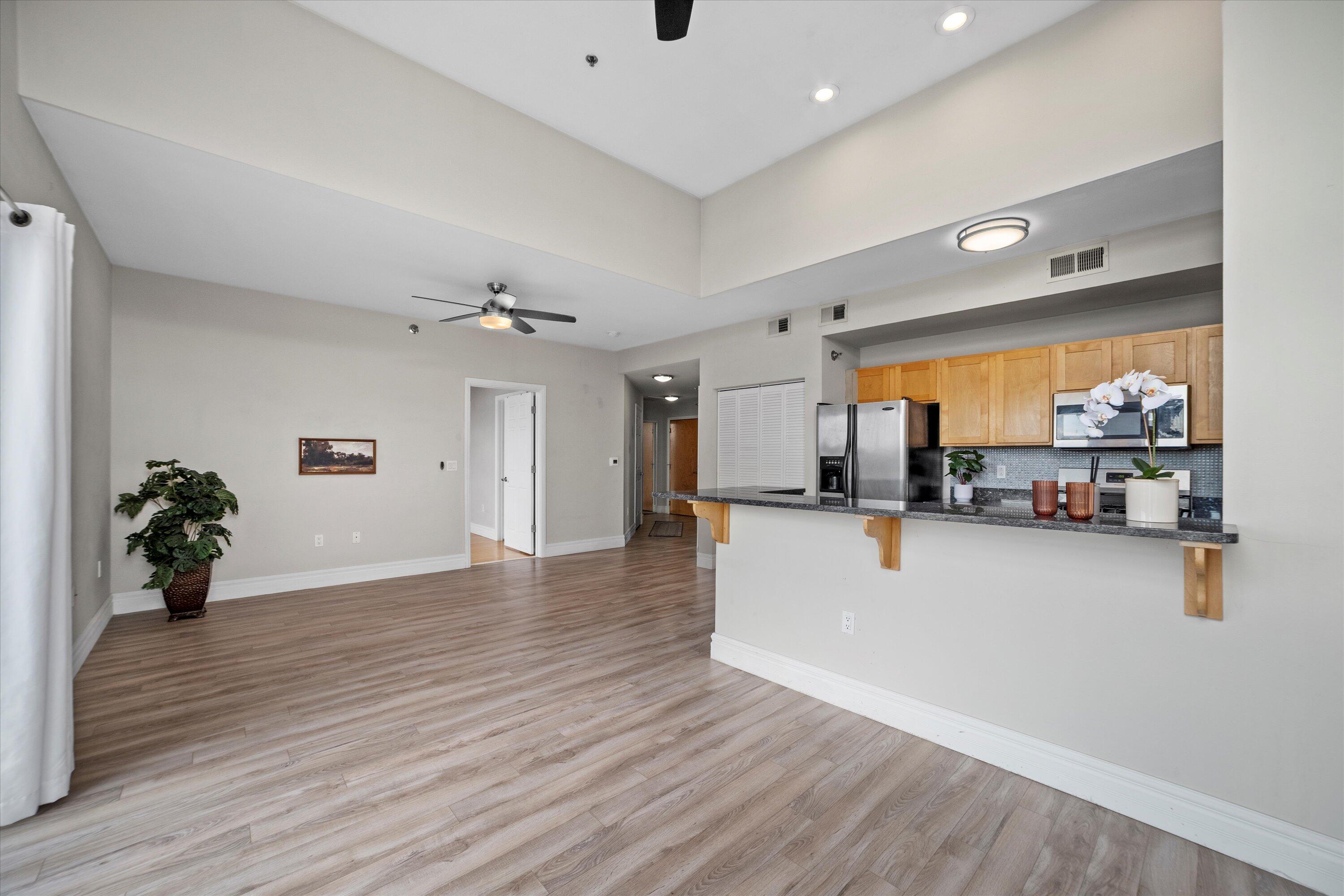 2121 S Kinnickinnic Ave Unit: 120