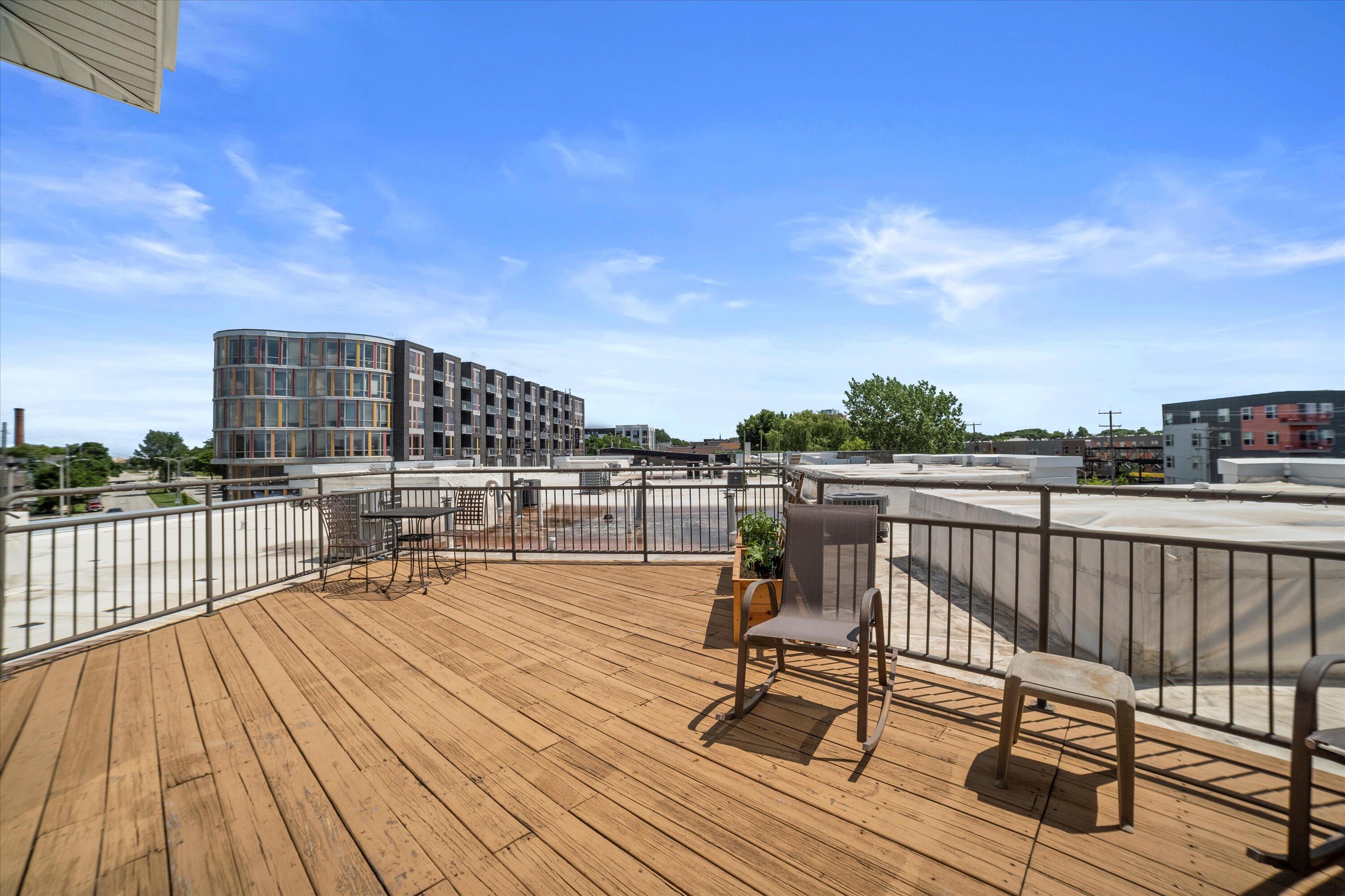2121 S Kinnickinnic Ave Unit: 120