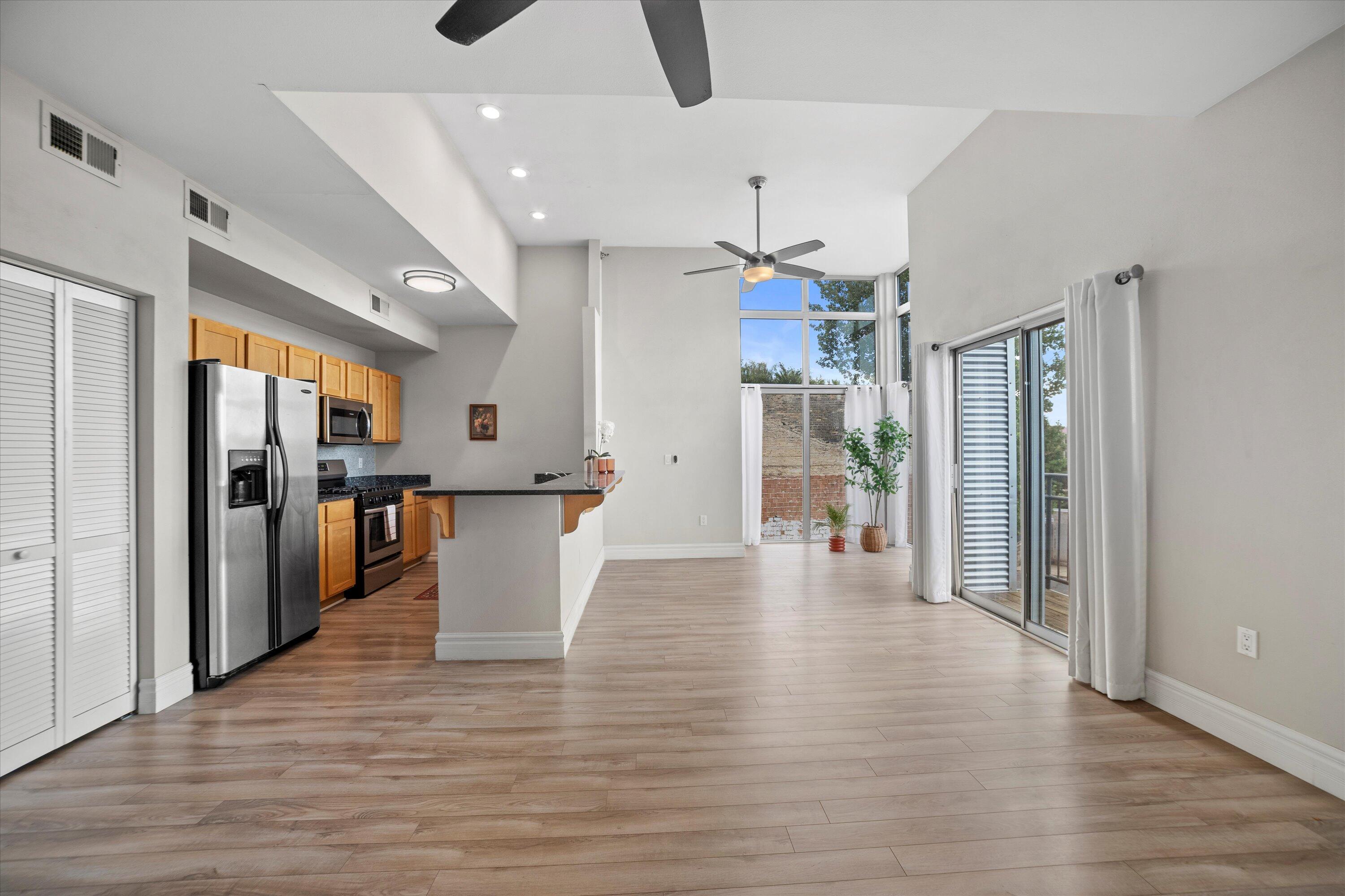 2121 S Kinnickinnic Ave Unit: 120