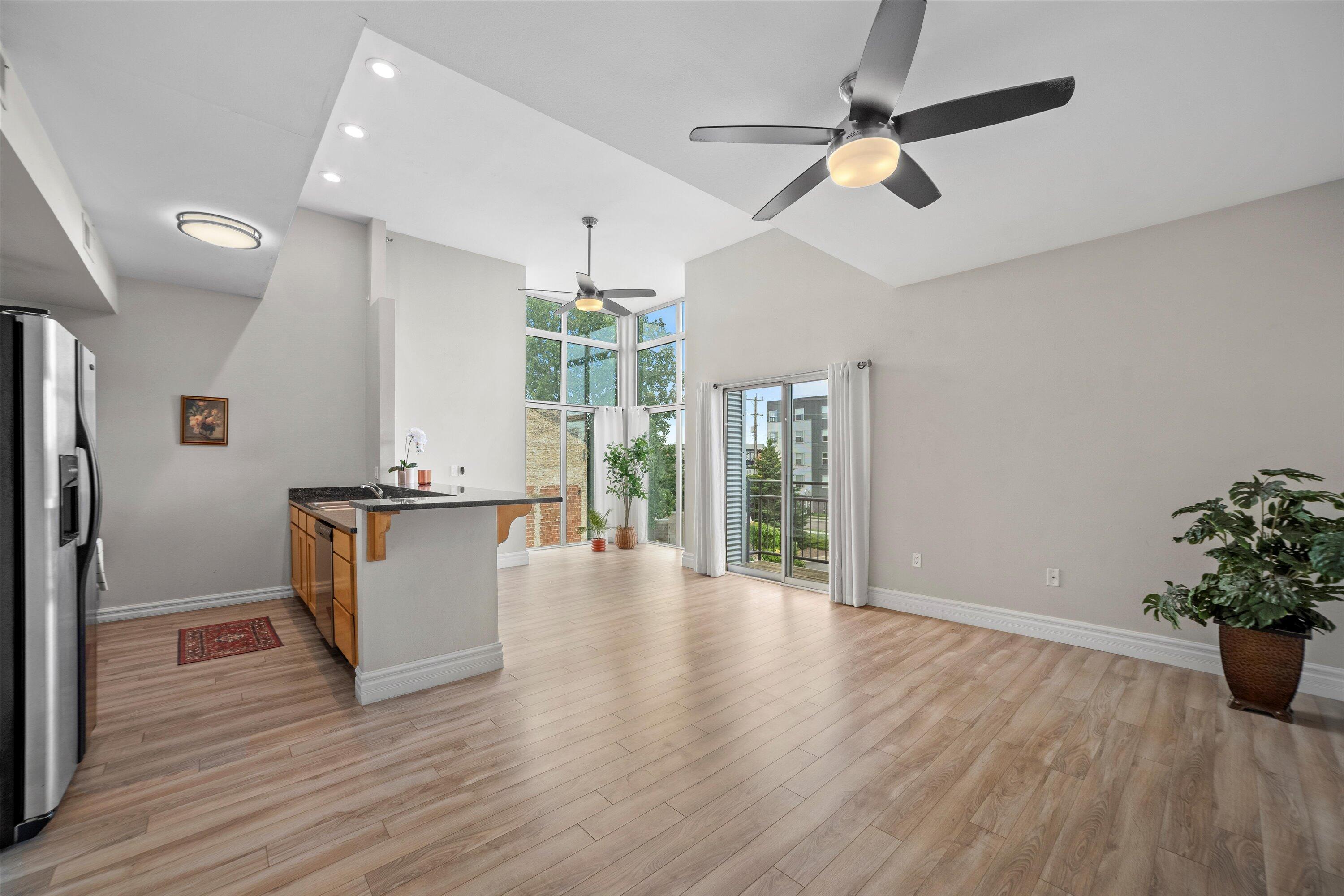 2121 S Kinnickinnic Ave Unit: 120