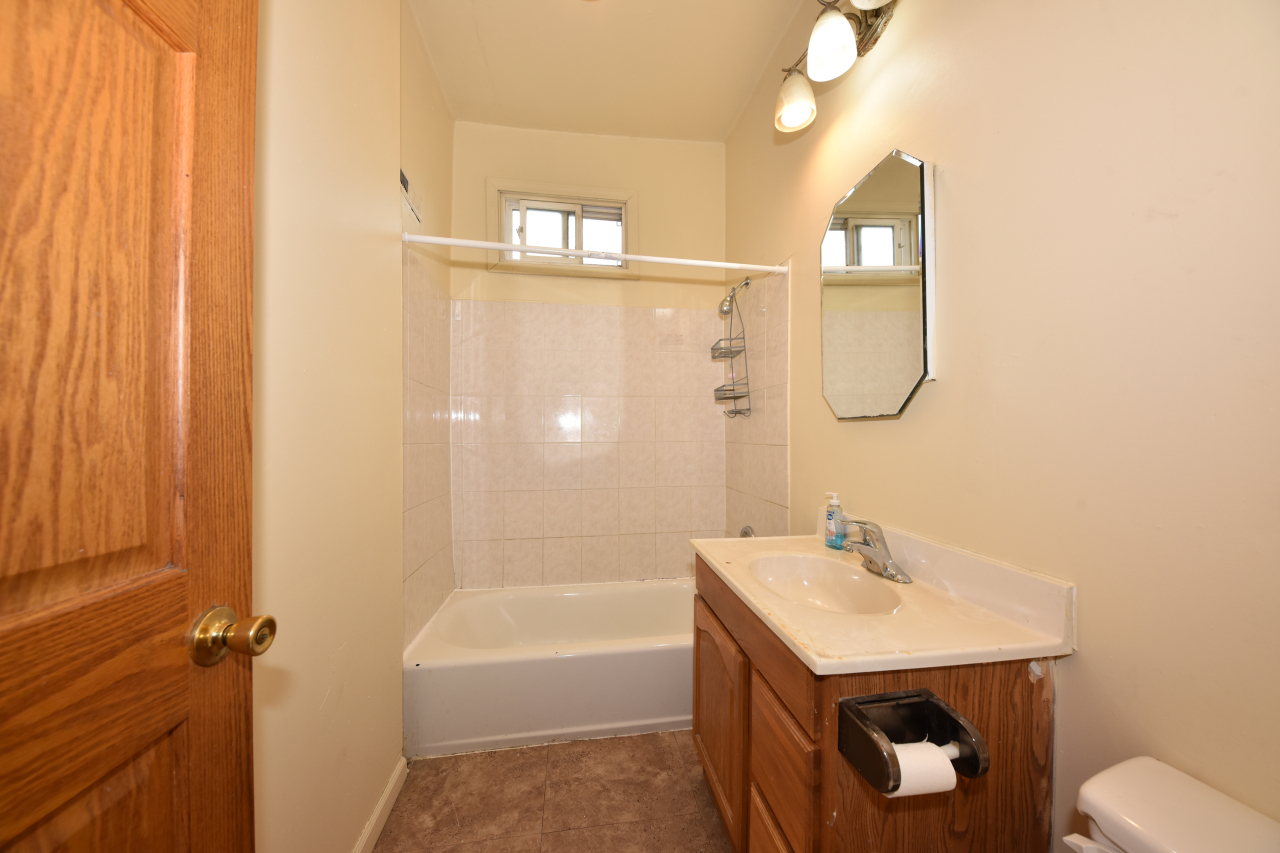 2135 N 44th St Unit: 2137