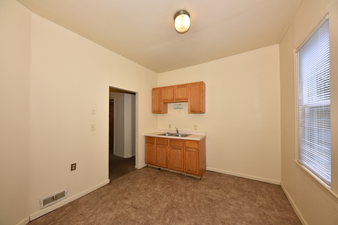 2135 N 44th St Unit: 2137