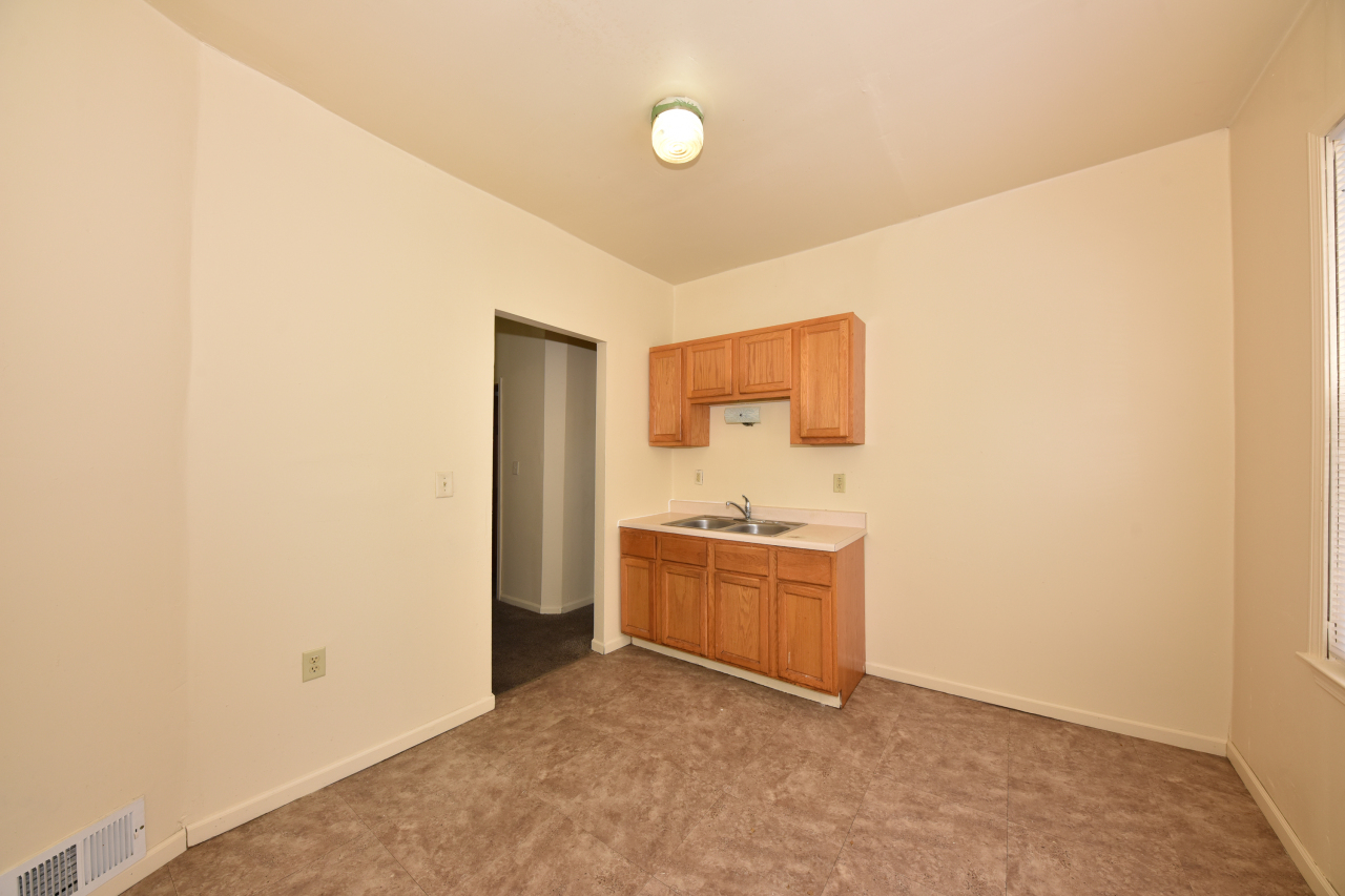 2135 N 44th St Unit: 2137