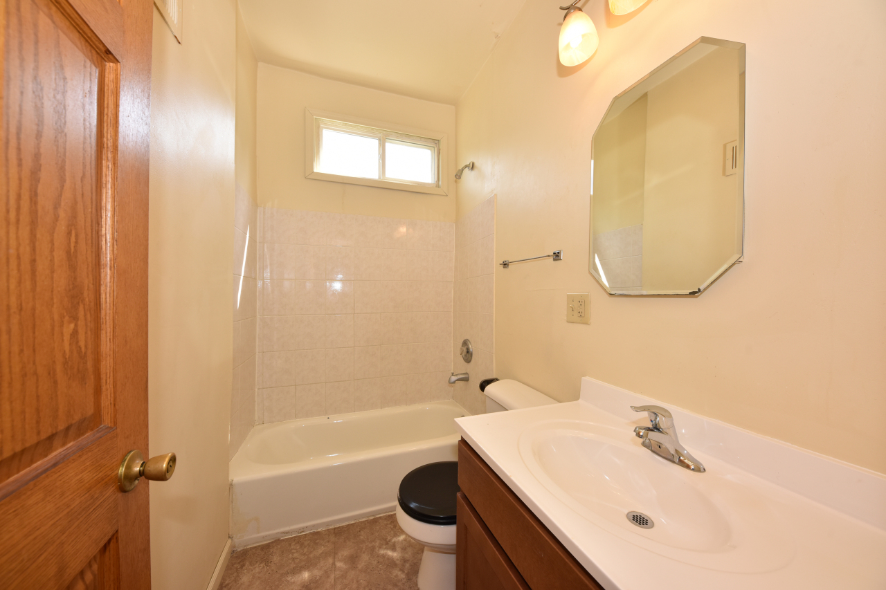 2135 N 44th St Unit: 2137