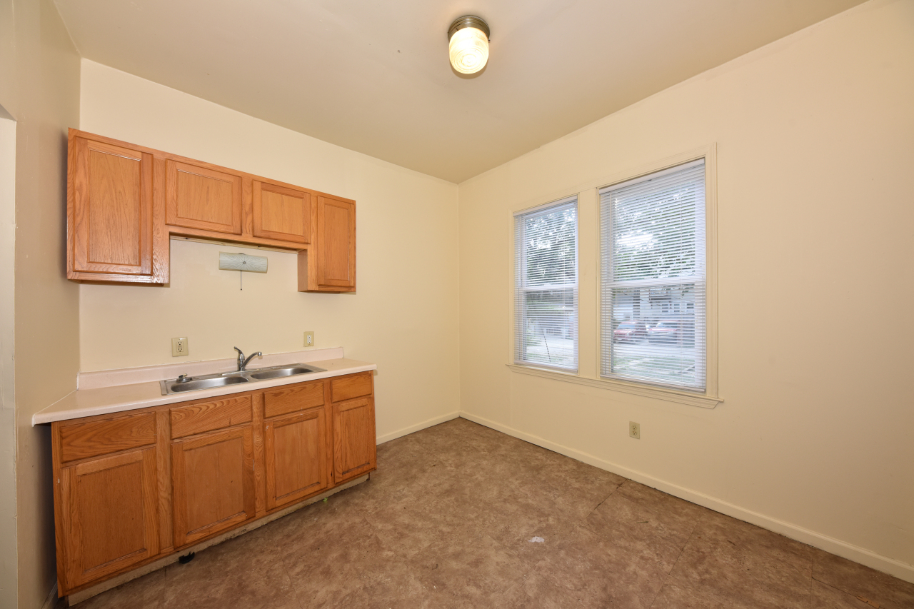 2135 N 44th St Unit: 2137