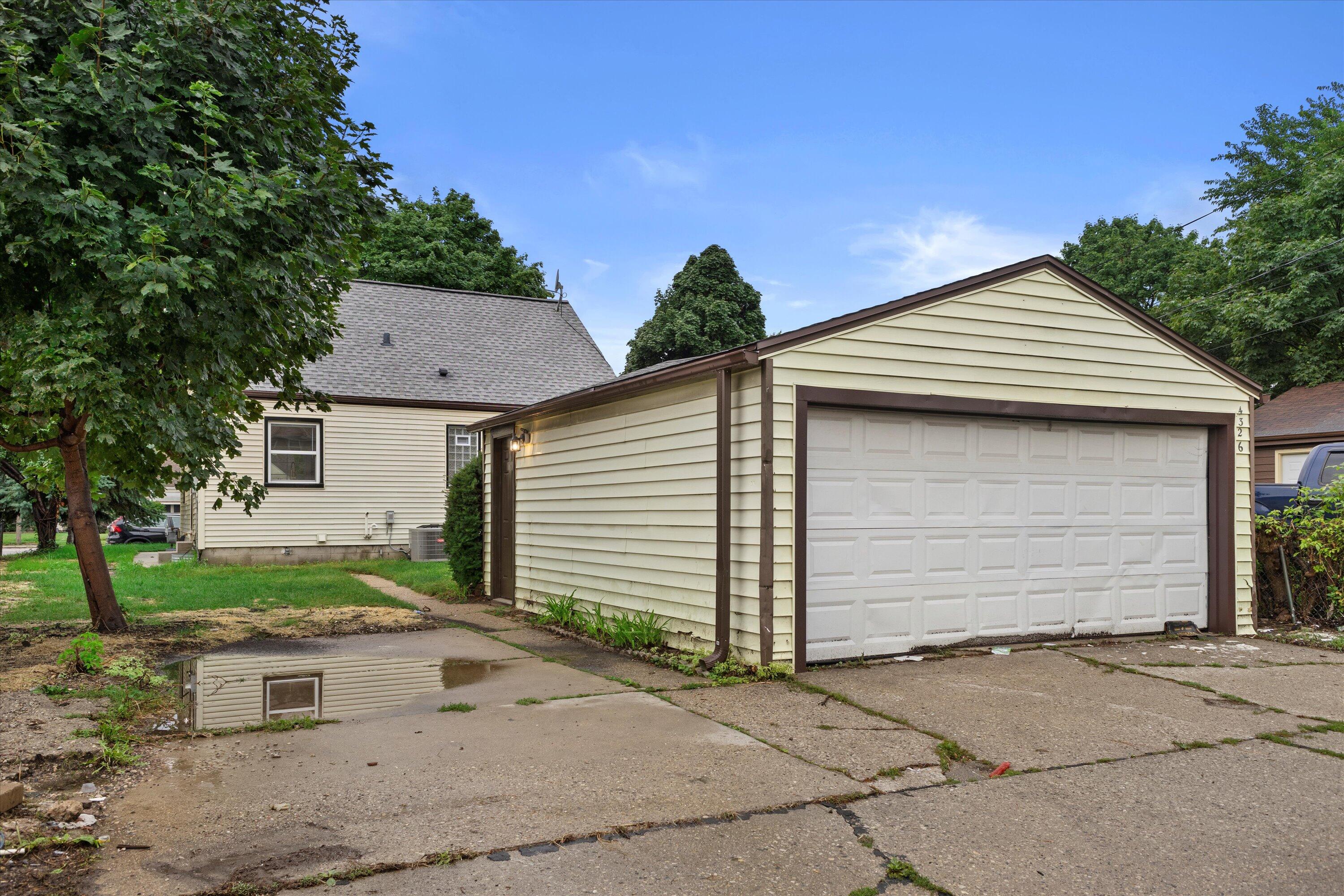 4326 N 51st Blvd