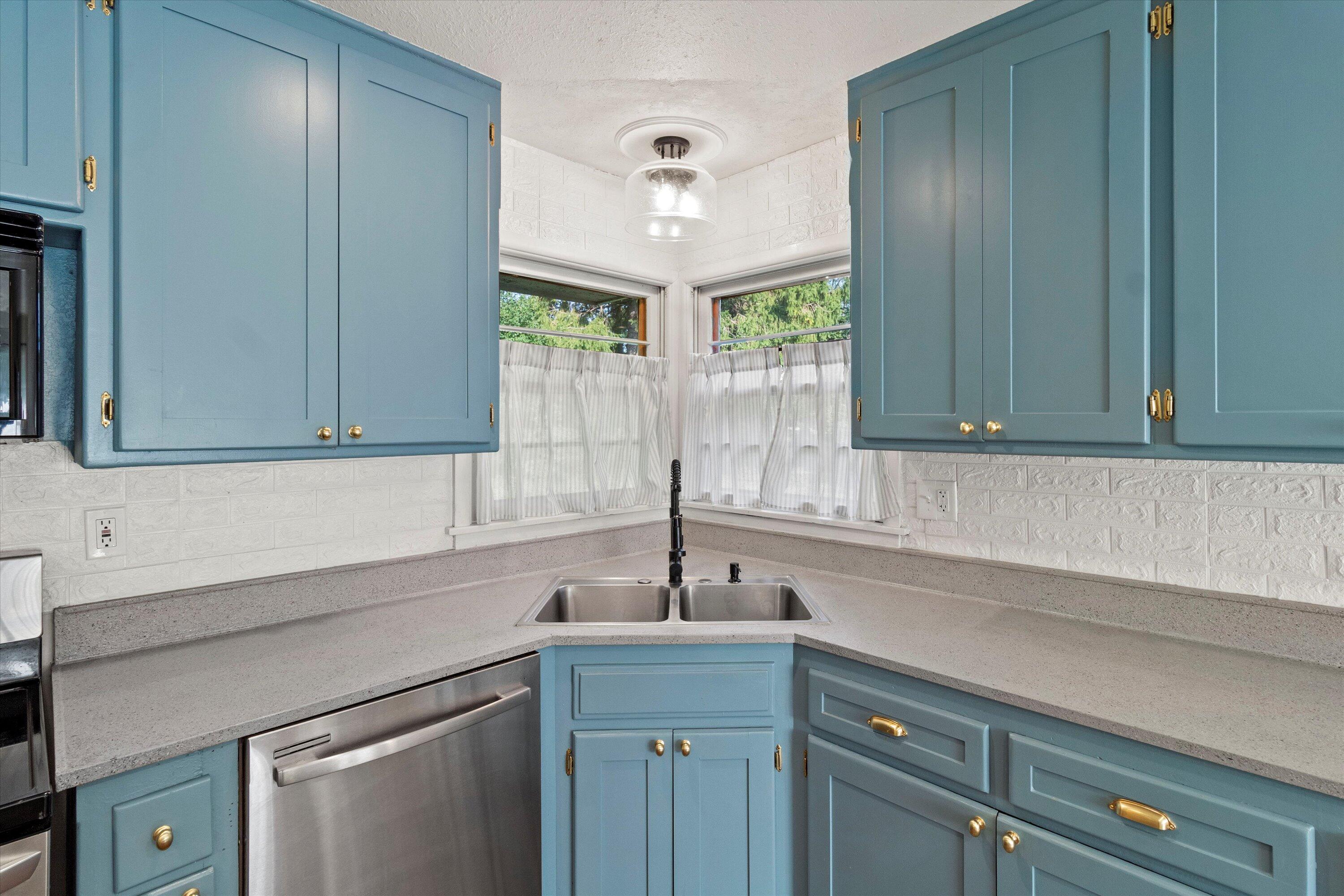 S82W13212 Acker Dr