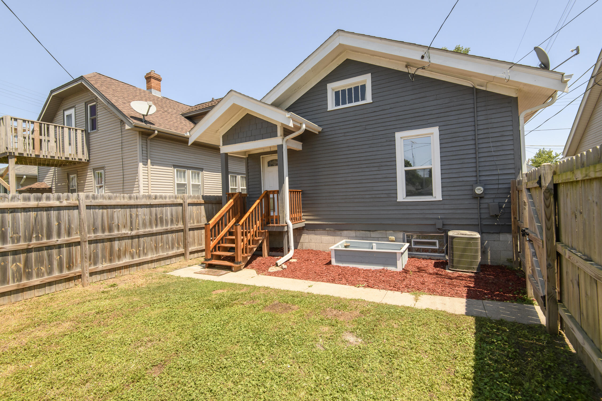 2108 Ashland Ave
