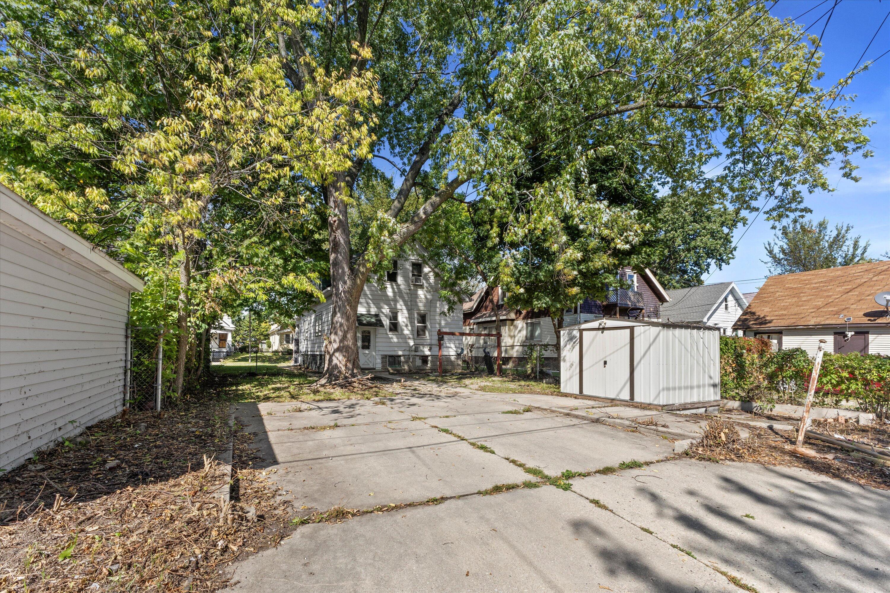 4852 N 37th St