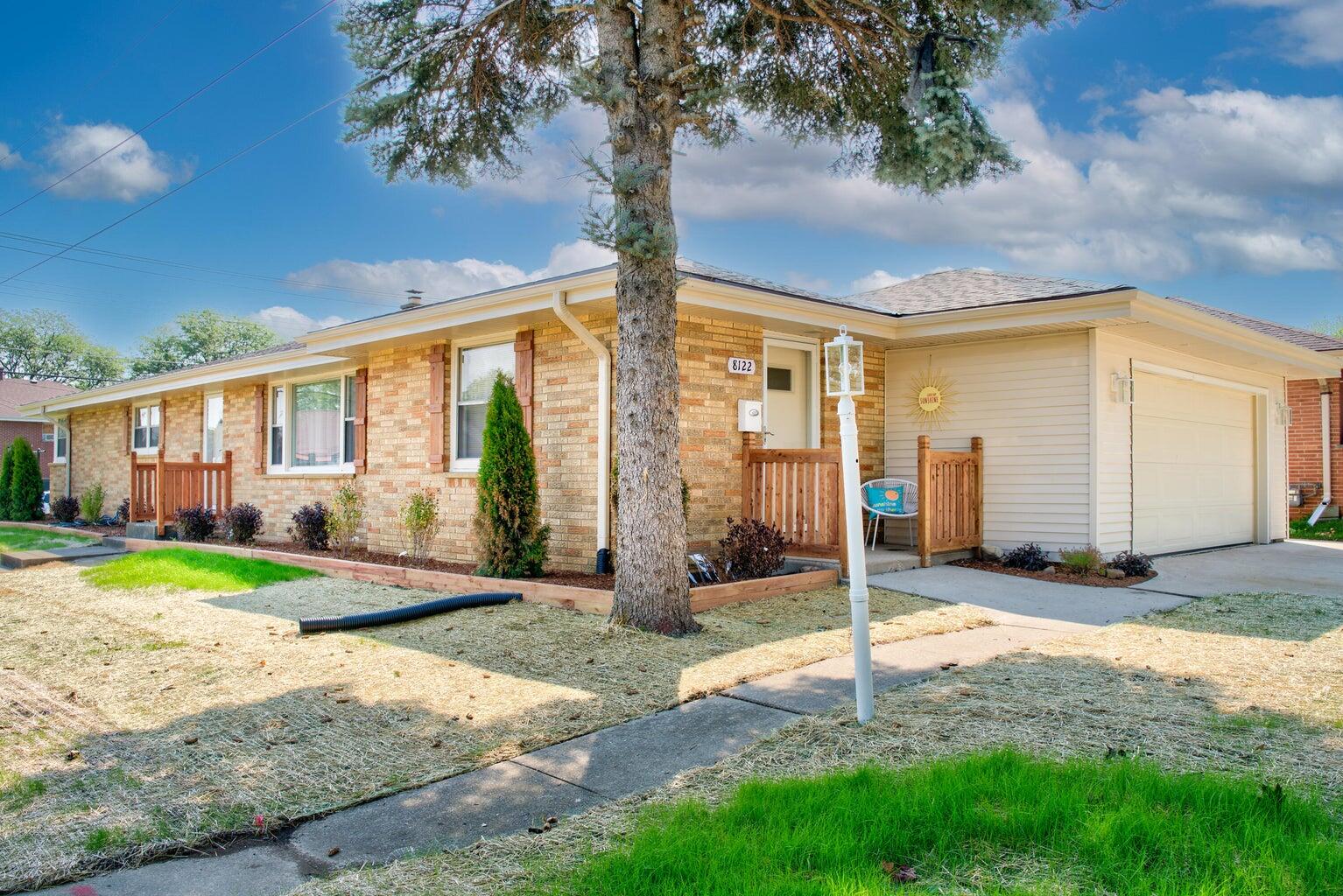 8122 W Potomac Ave