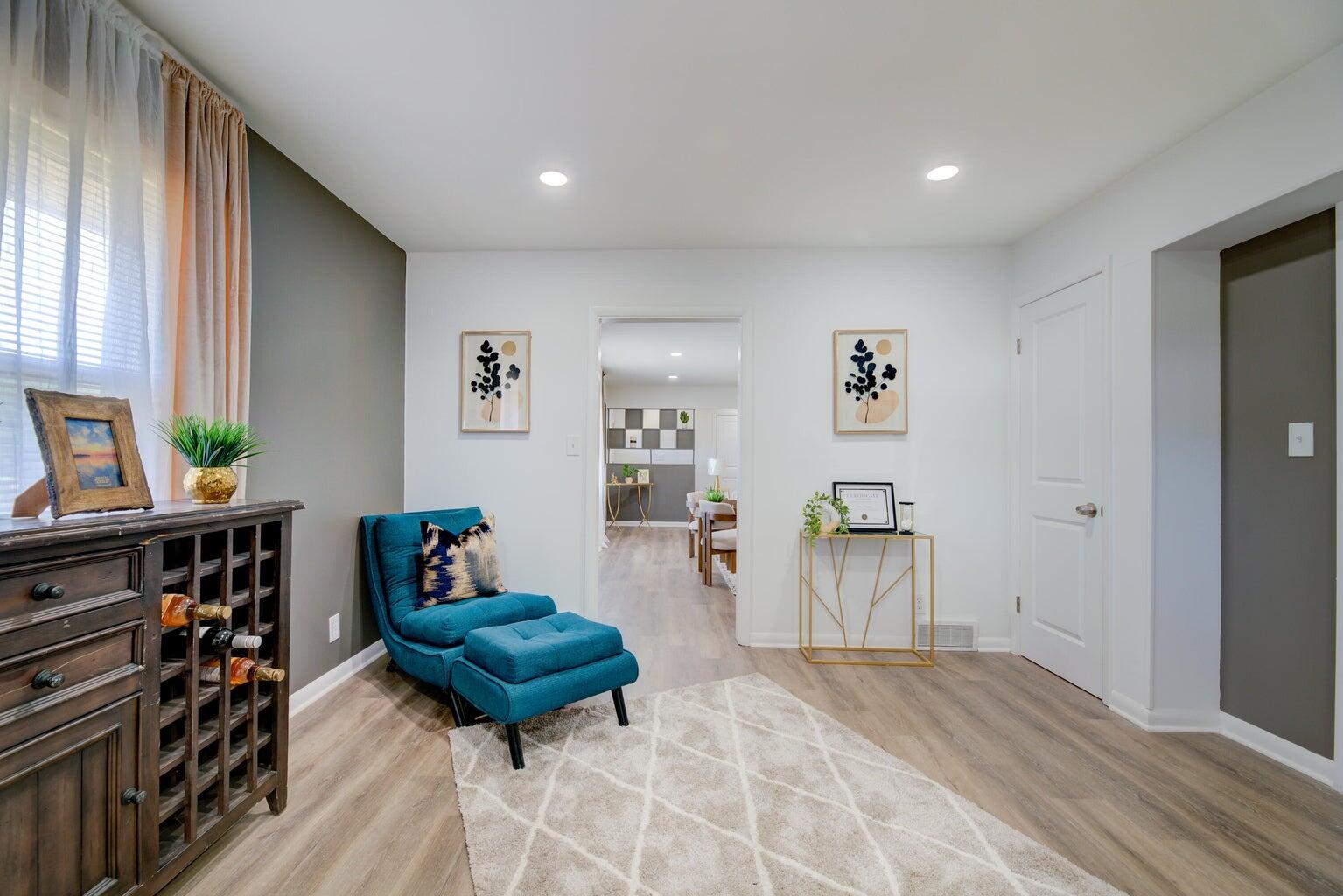 8122 W Potomac Ave