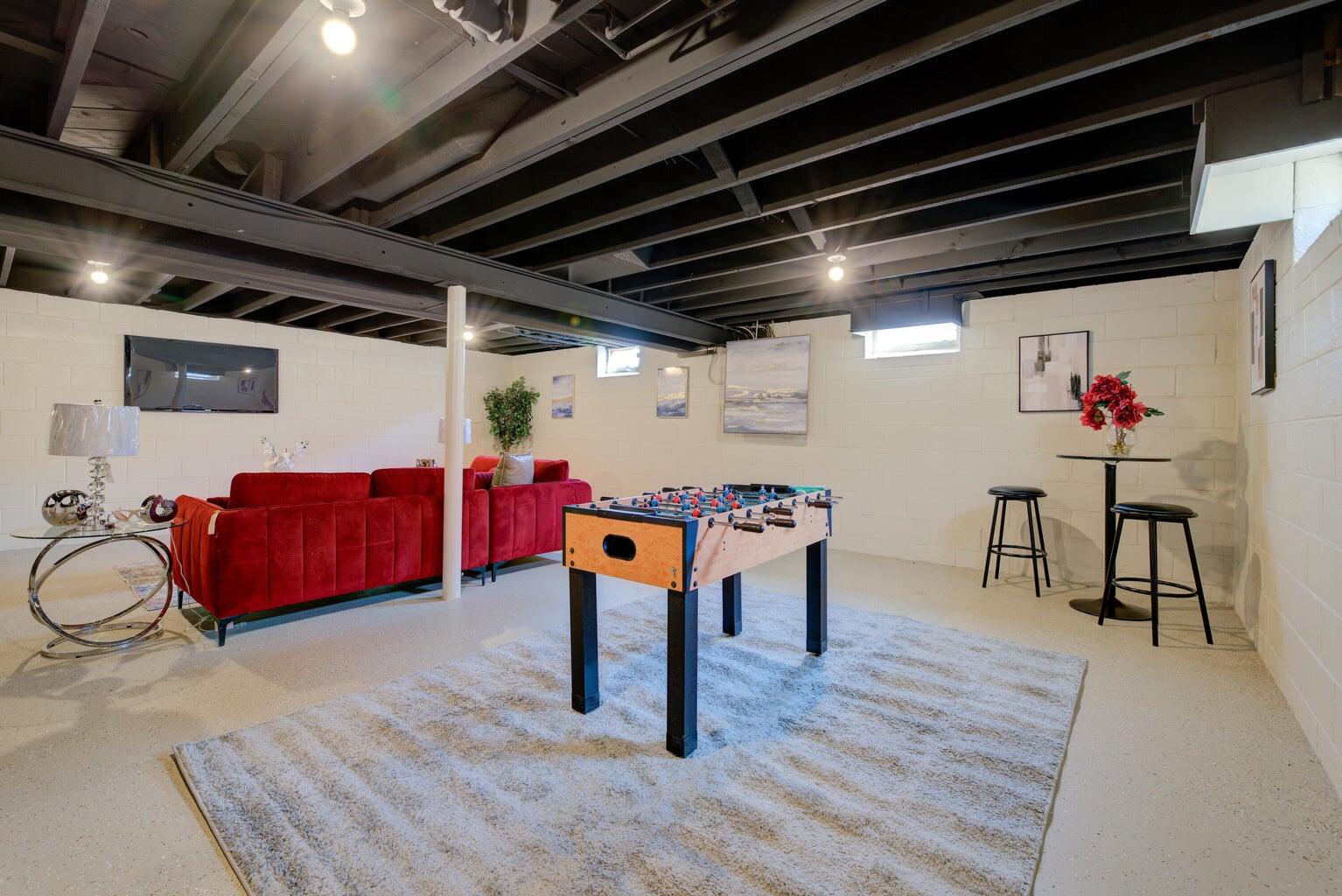 8122 W Potomac Ave