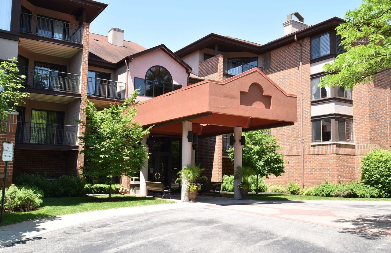 1600 W Green Tree Rd Unit: A 101