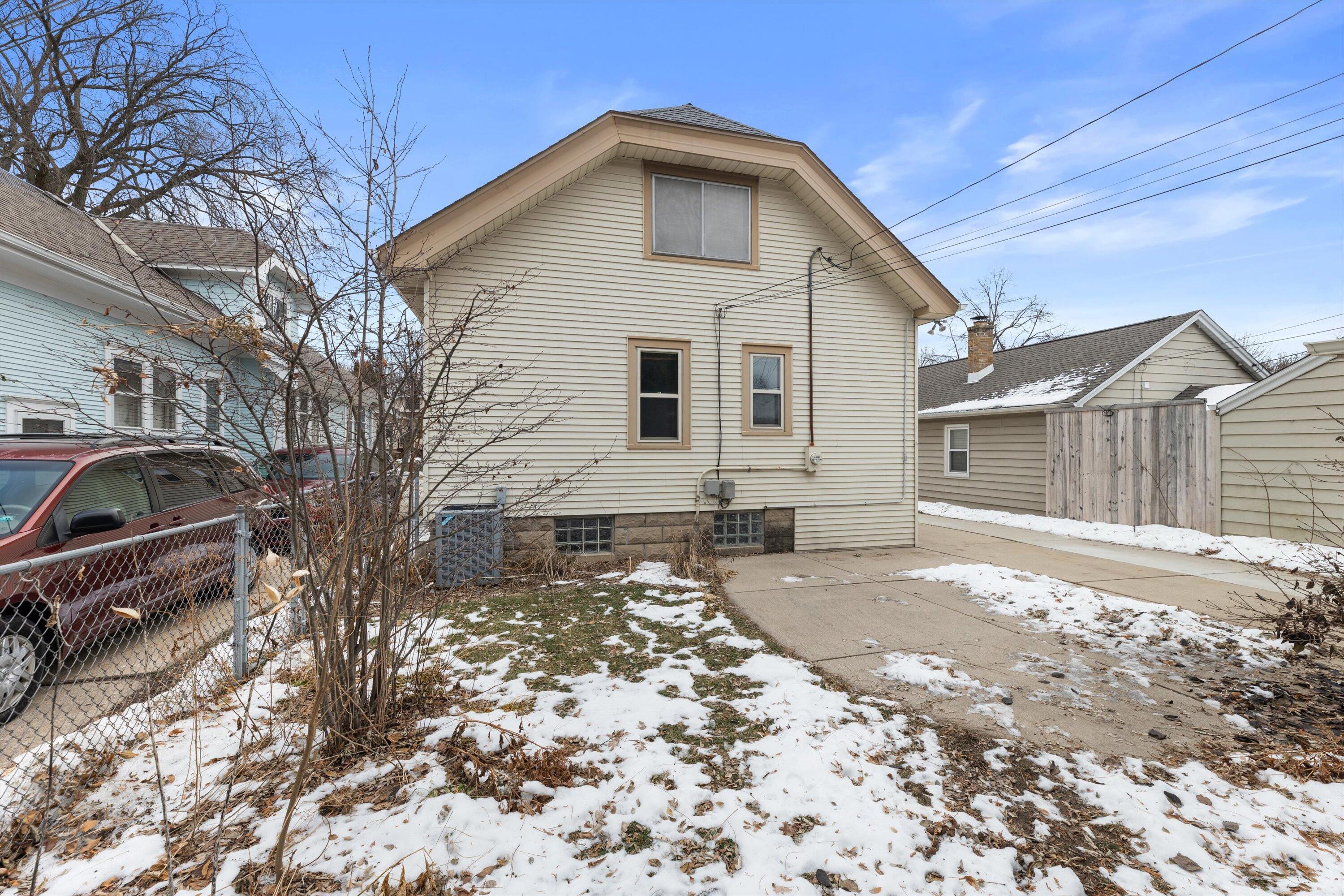 2507 N 70th St