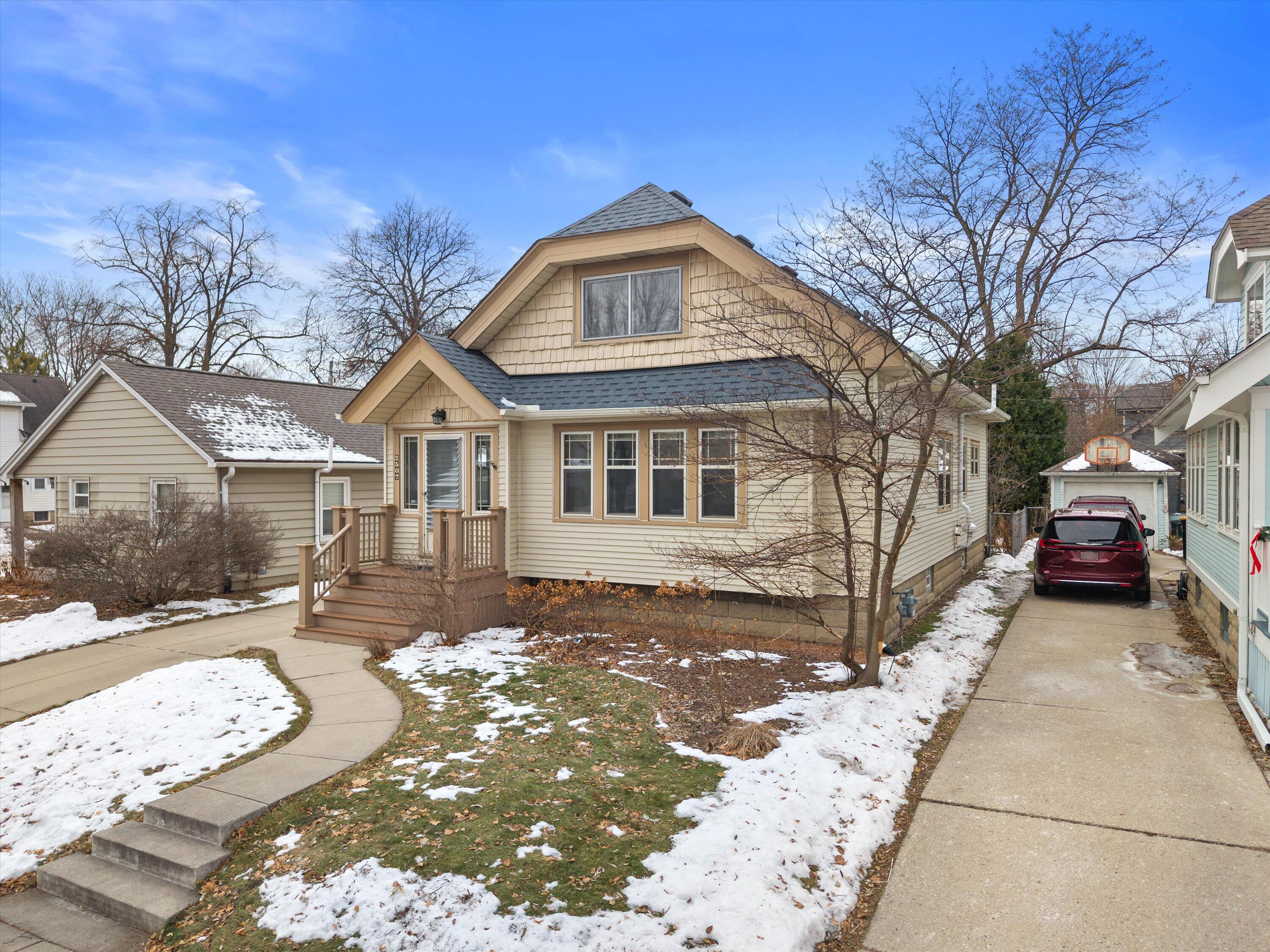 2507 N 70th St