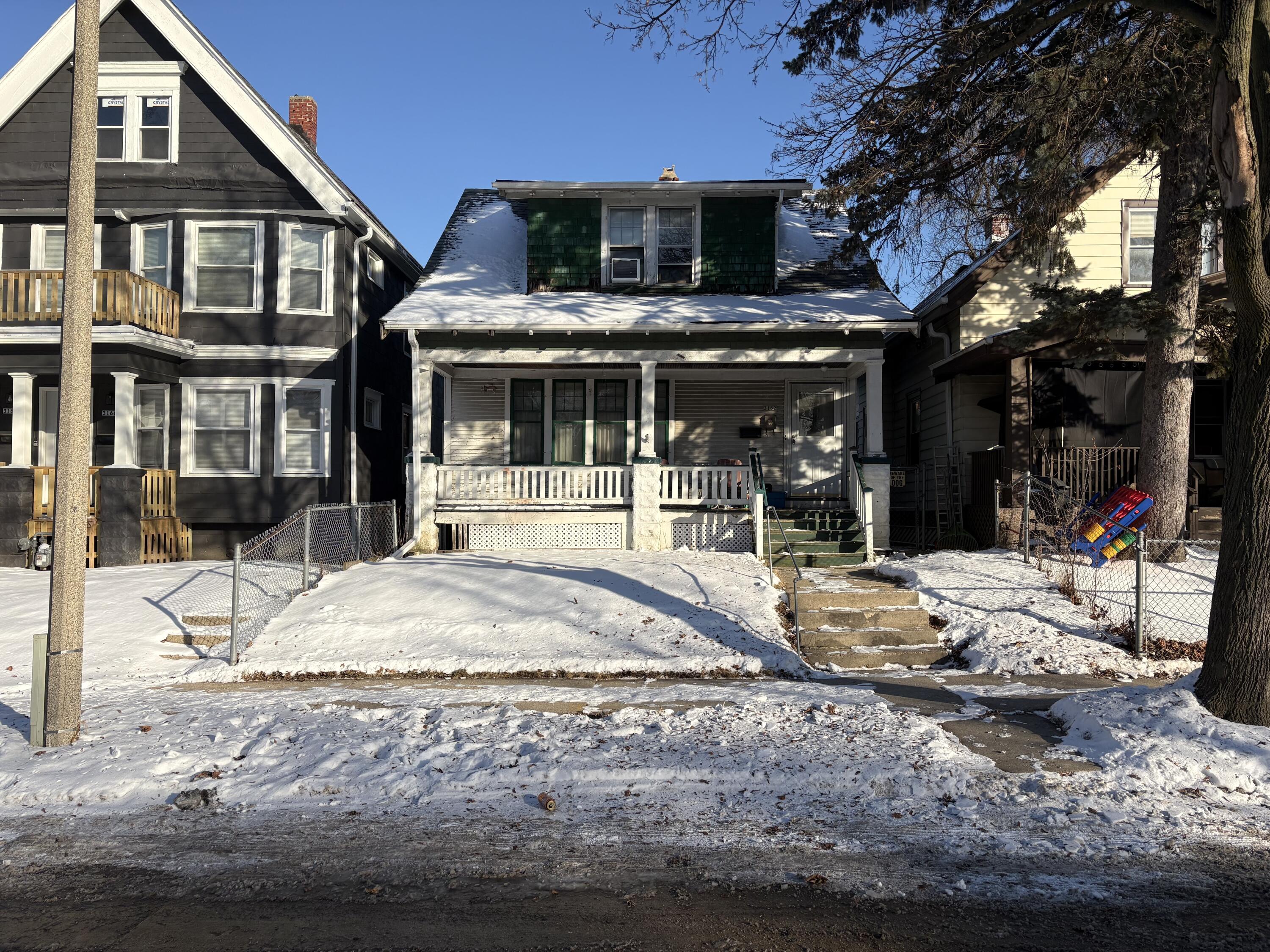 3162 N 16th St
