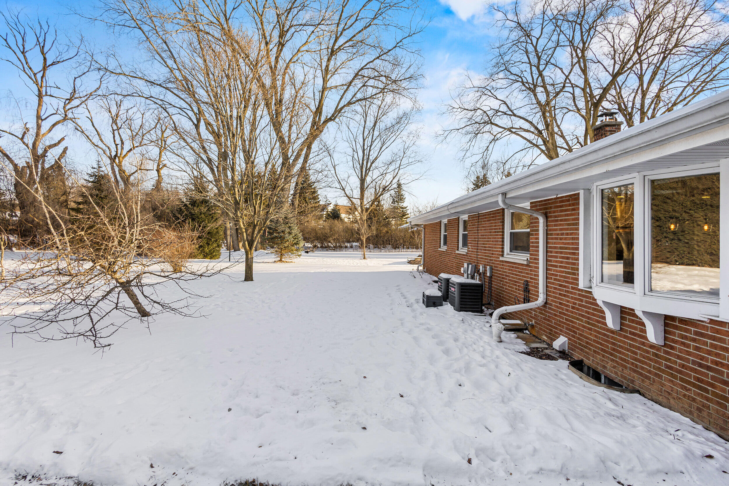7864 N Green Bay Rd