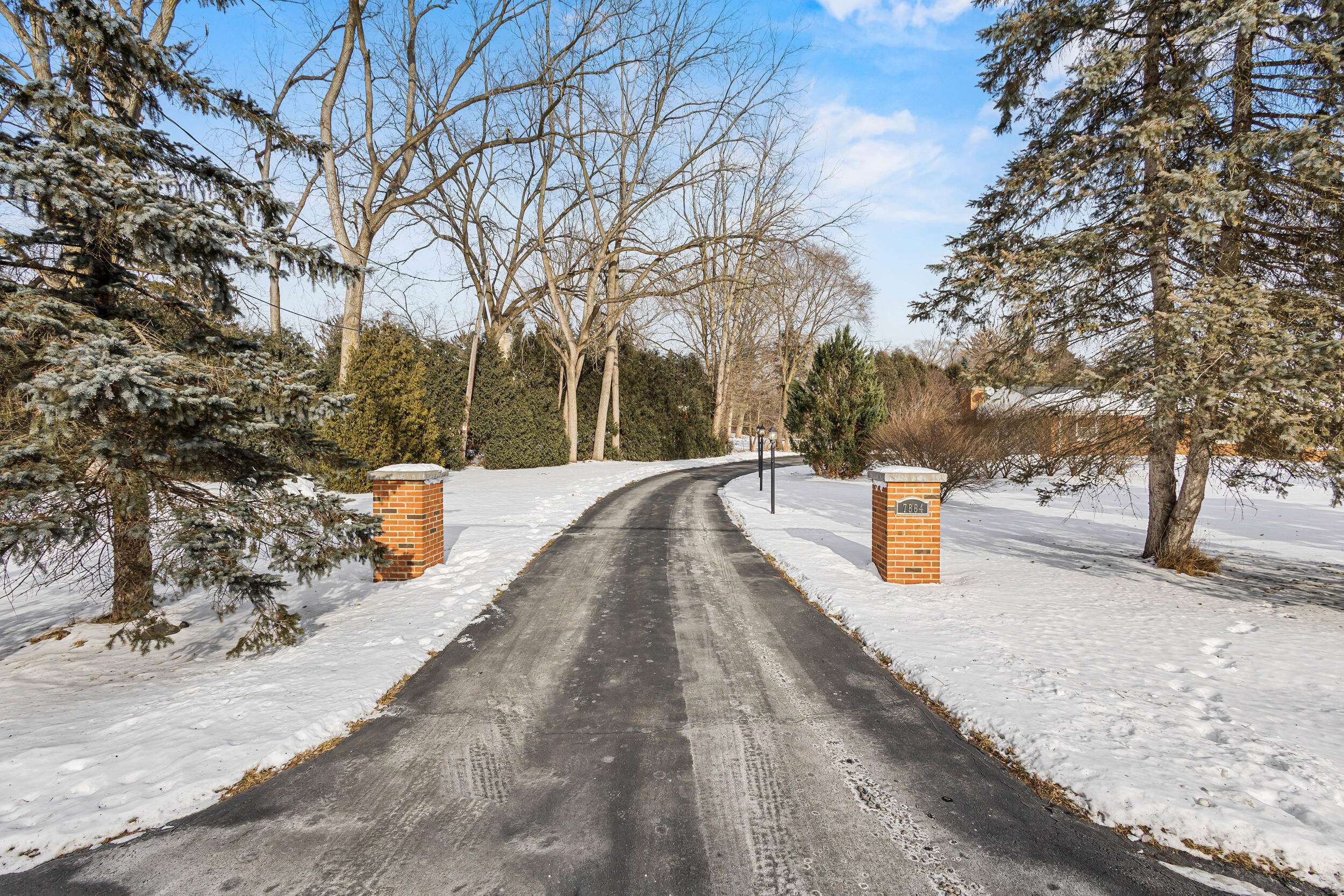 7864 N Green Bay Rd