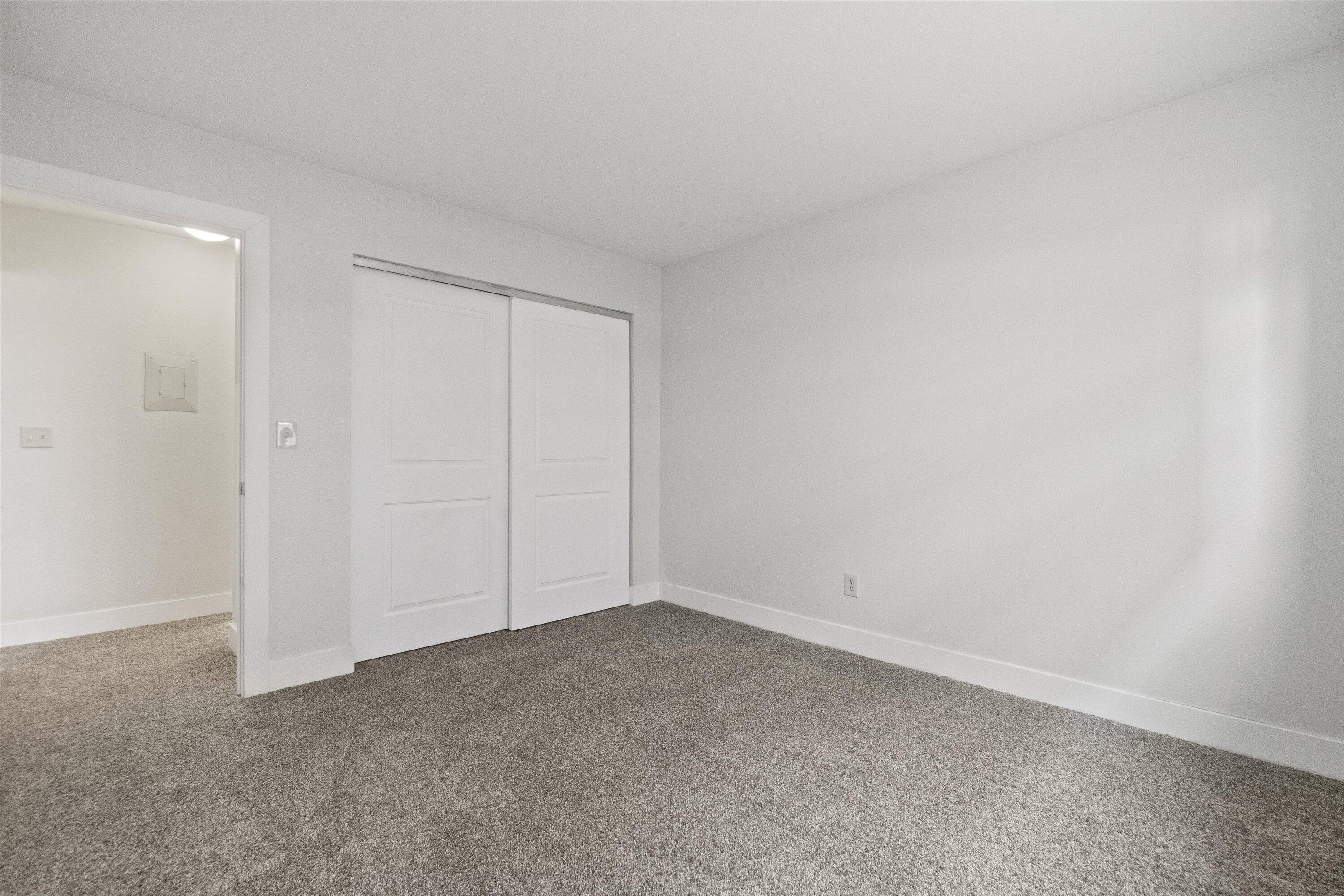 2121 N Cambridge Ave Unit: 103
