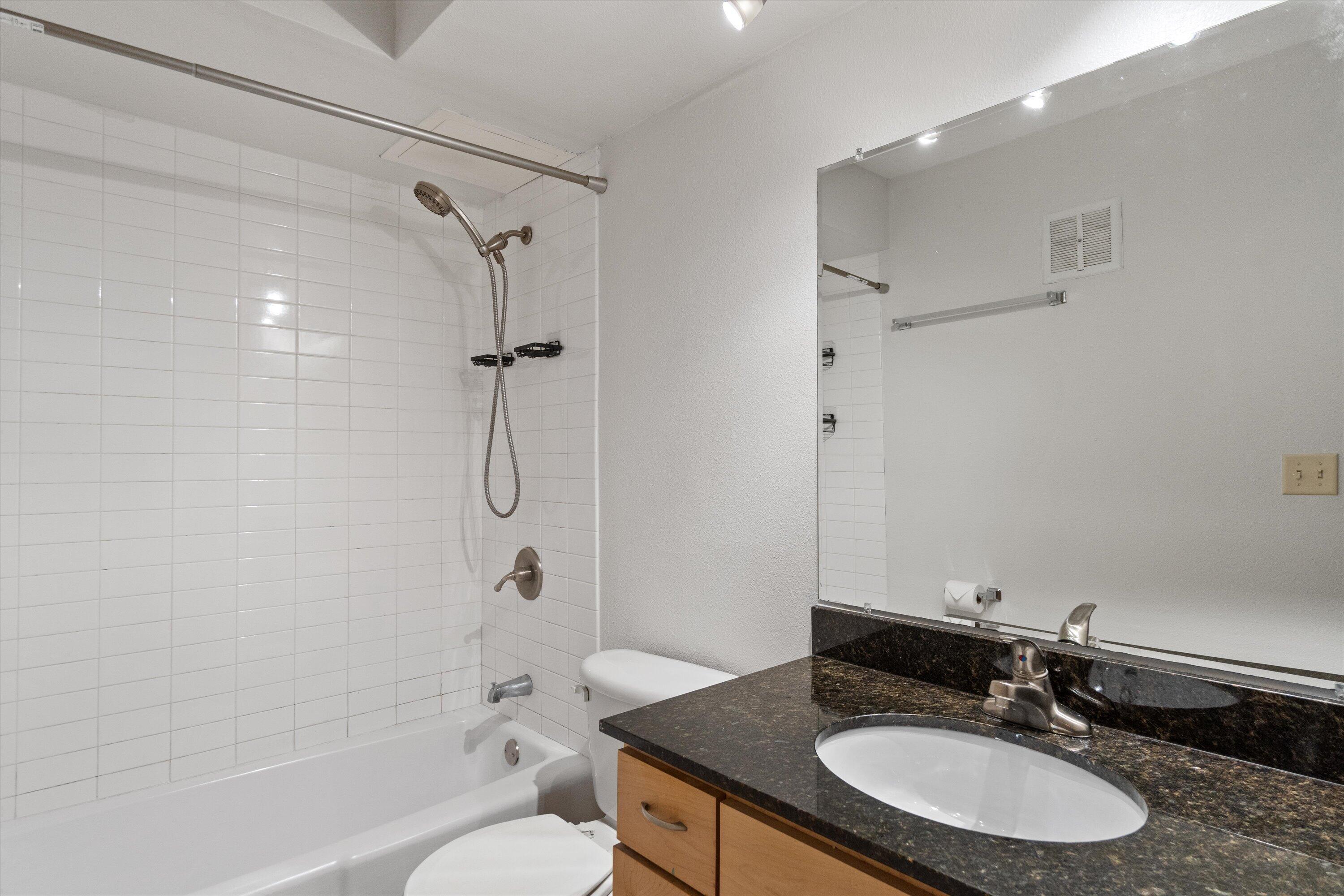 2121 N Cambridge Ave Unit: 103