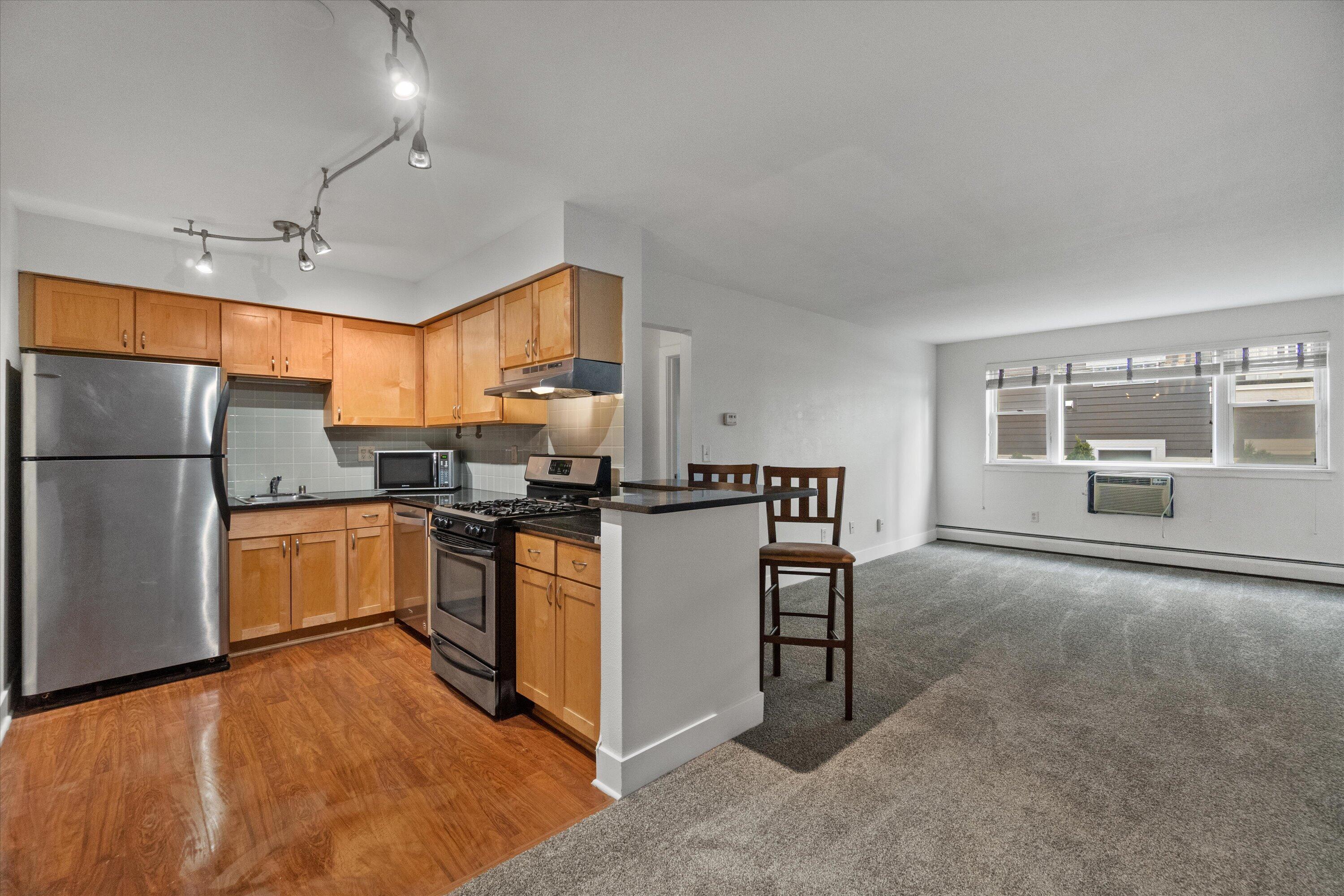 2121 N Cambridge Ave Unit: 103