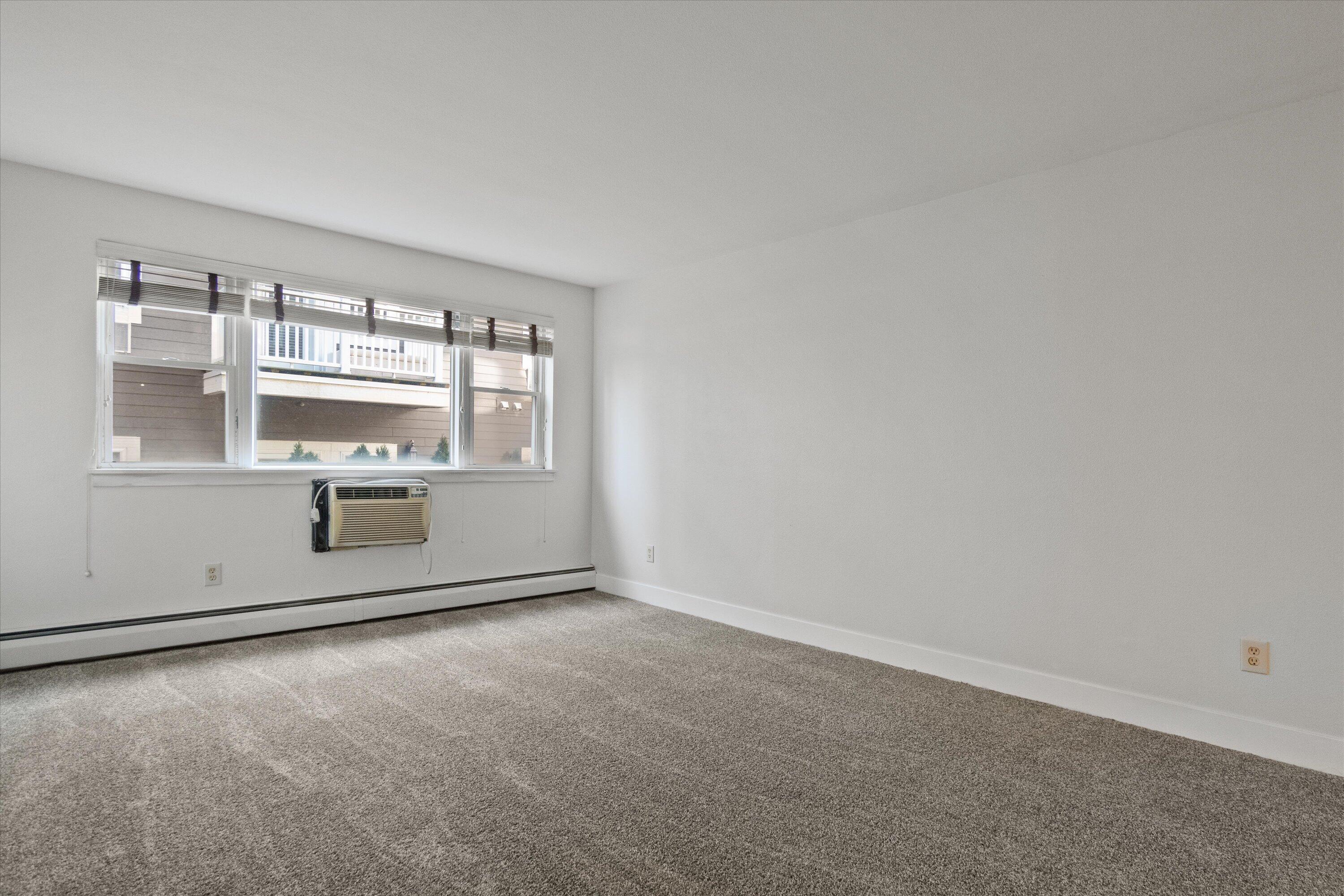 2121 N Cambridge Ave Unit: 103